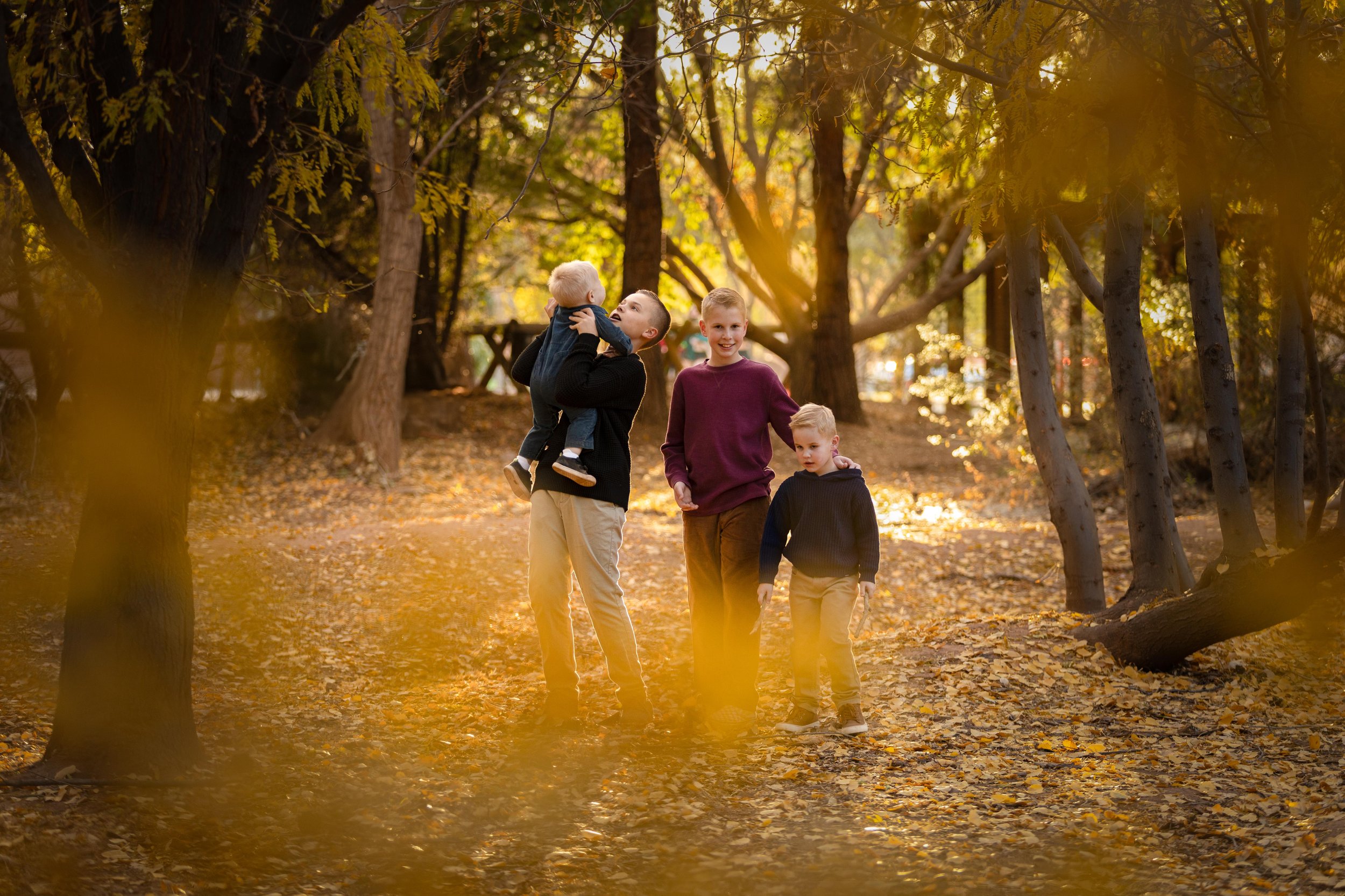 Golden_hour_family_pictures.jpeg