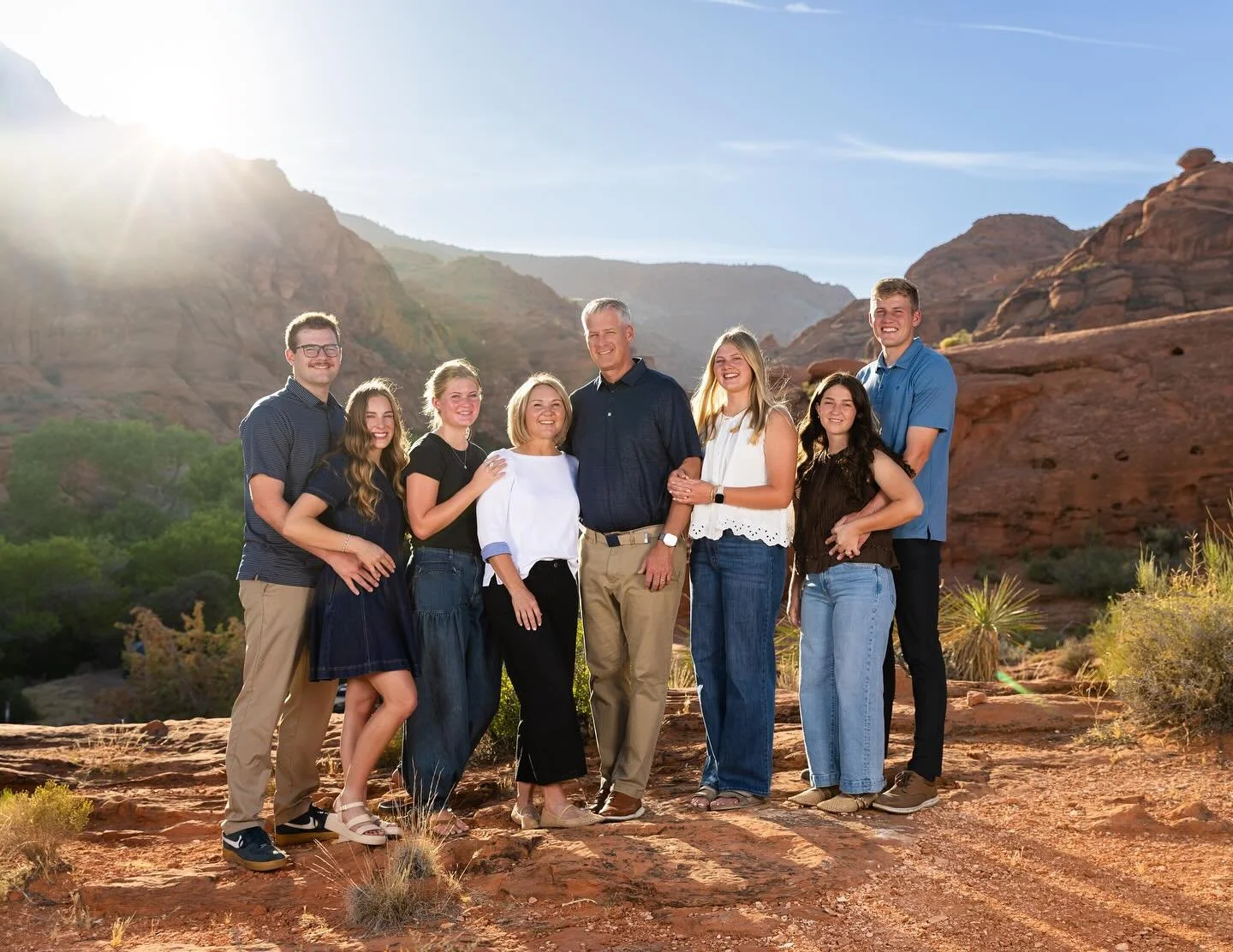 I love natural light, but the light an off camera flash brings to a photo is phenomenal! Swipe to see the natural light shot from this same session to see the difference. Both nice. Which do you prefer? ( the natural light one is an outtake but I had
