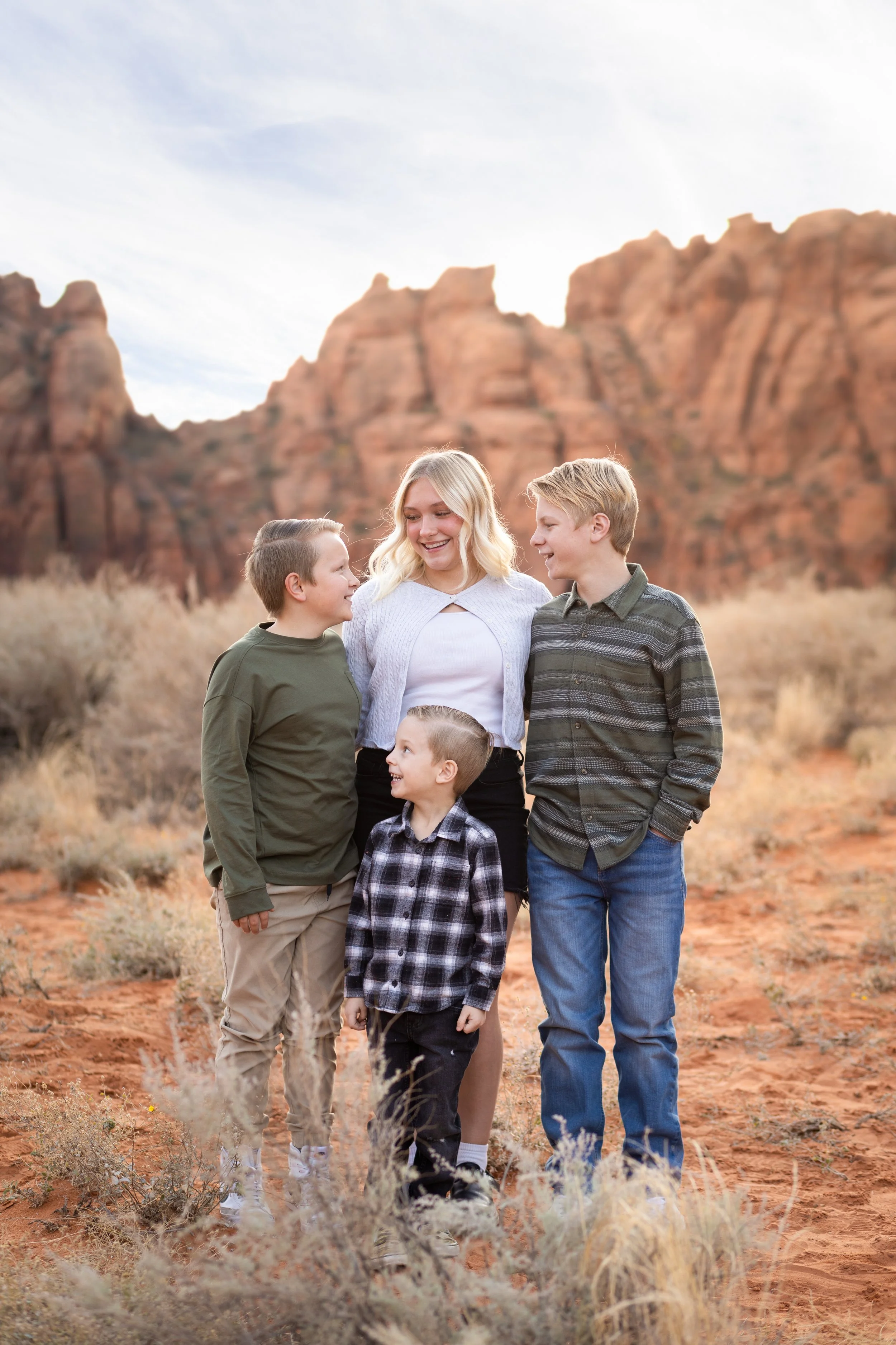 Best family photographer in St. George Utah, Where to take family photos in St. George, Family photo sessions near Zion or Snow Canyon