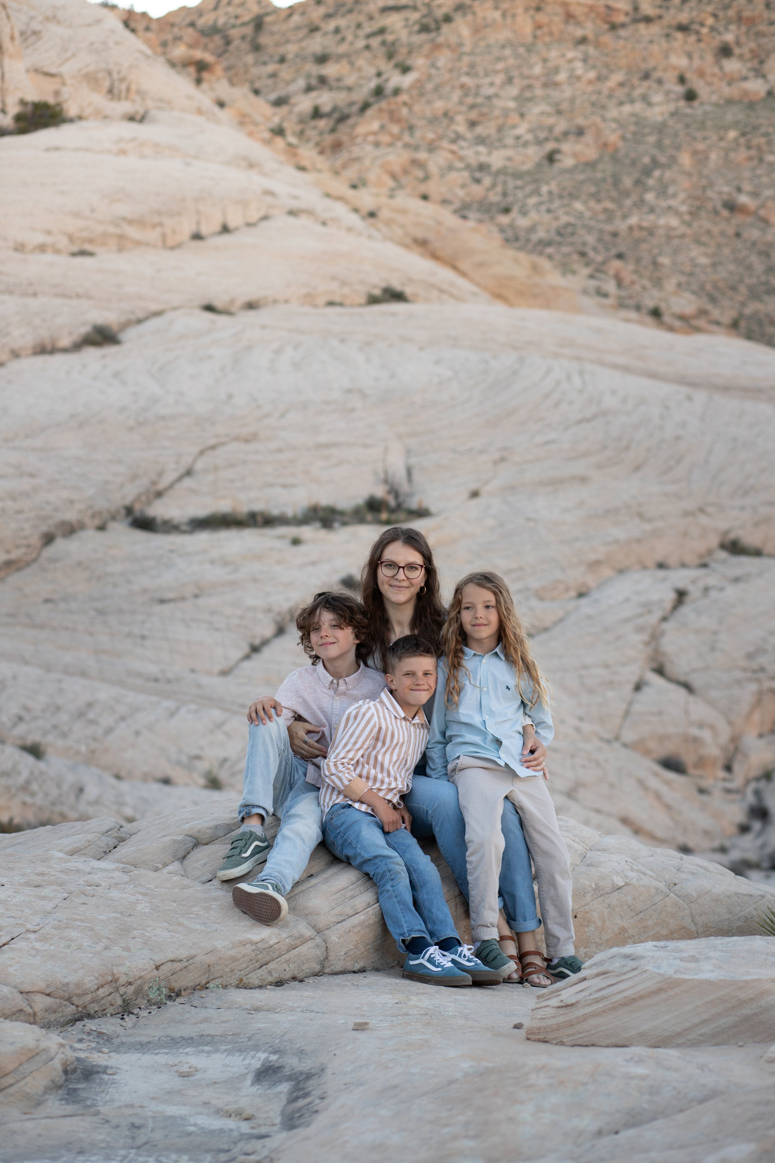 Golden_hour_photo_session_Snow_canyon_white_rocks.jpeg