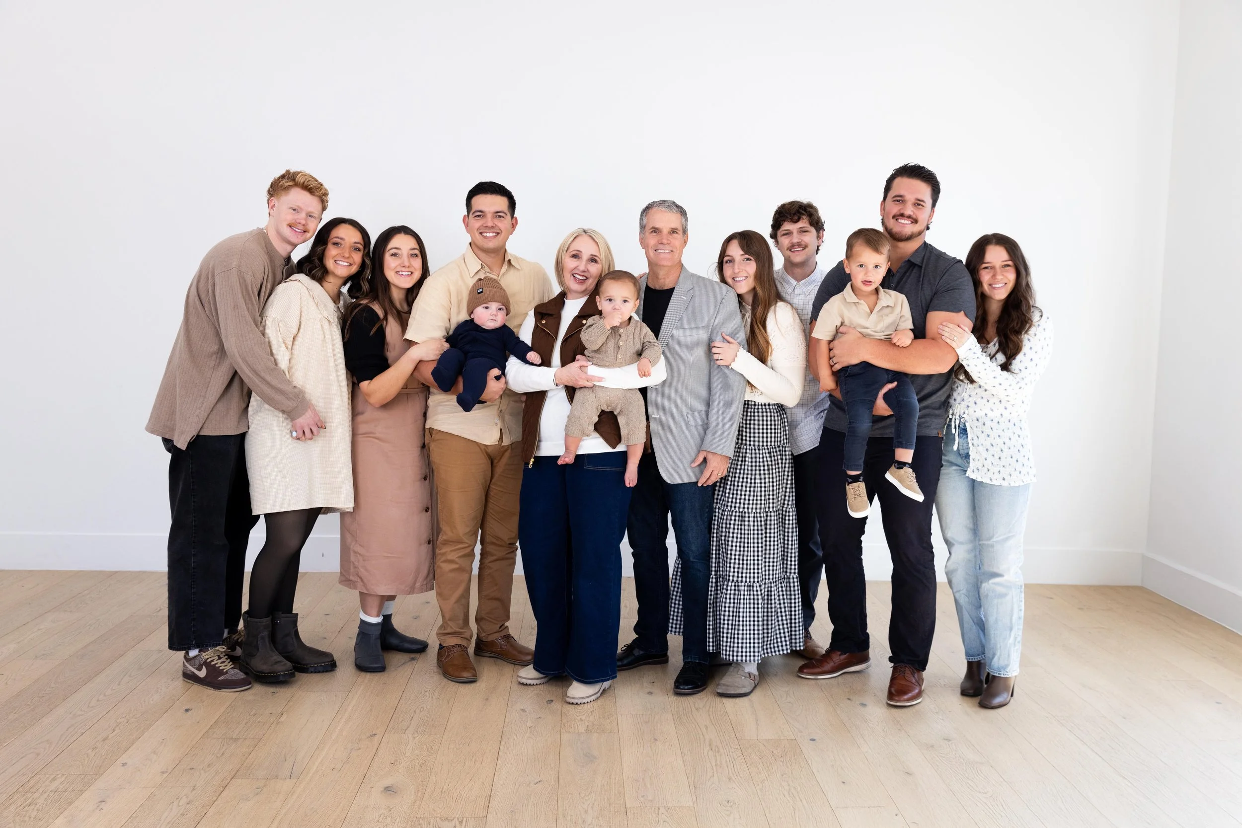 White space studio - extended family photos - st. George Utah 