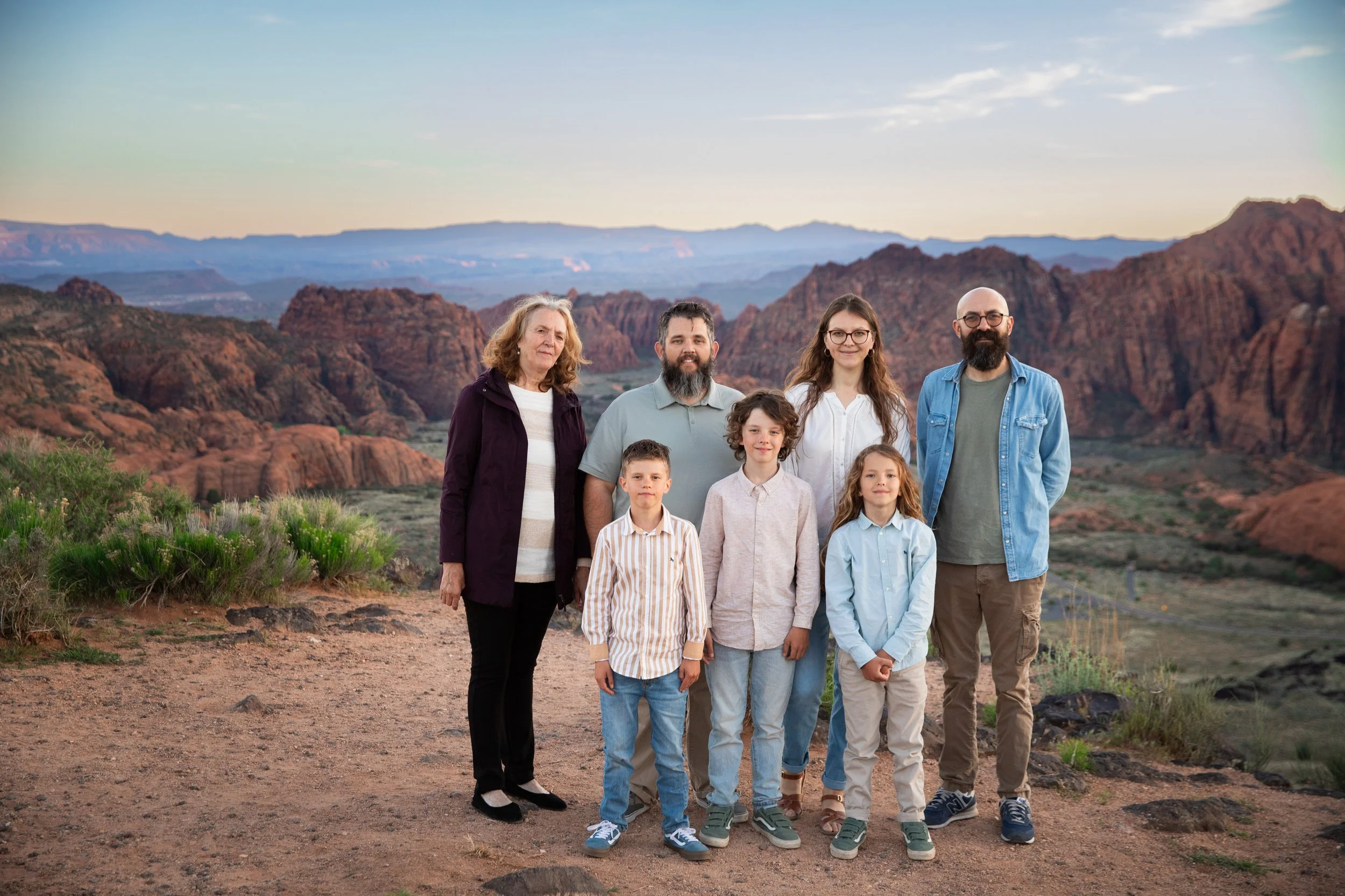 extended family photos in snow canyon state park.