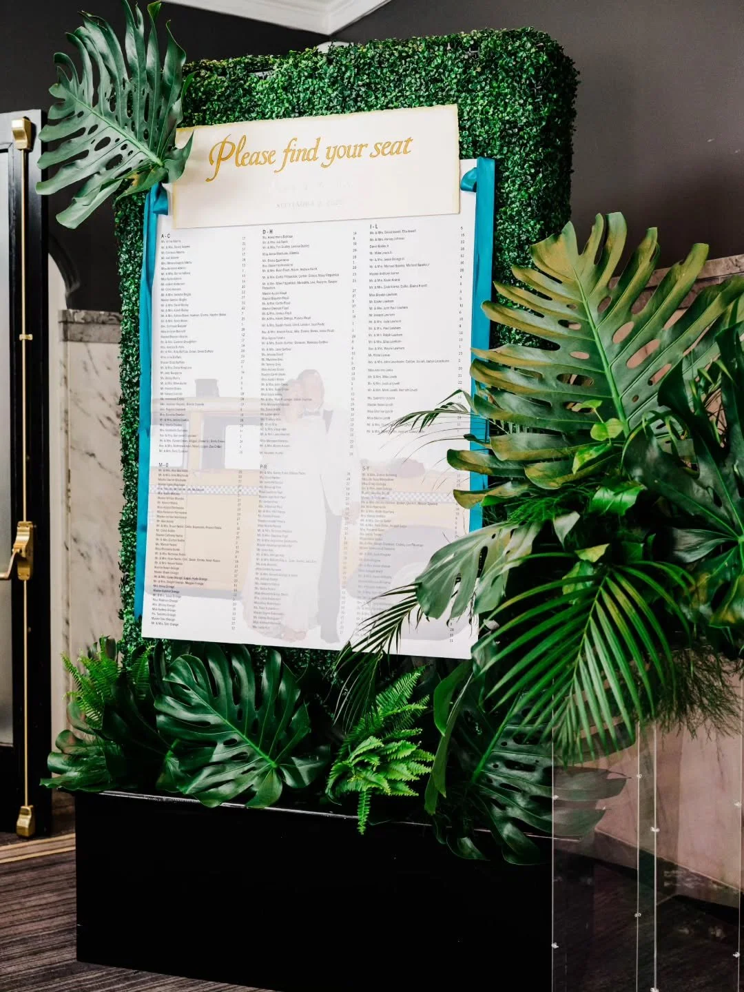 It&rsquo;s the little touches that create a cohesive experience for guests&mdash;like this tropical seating chart that instantly transported everyone to a vibrant paradise. A perfect example of design and function beautifully woven together by a tale