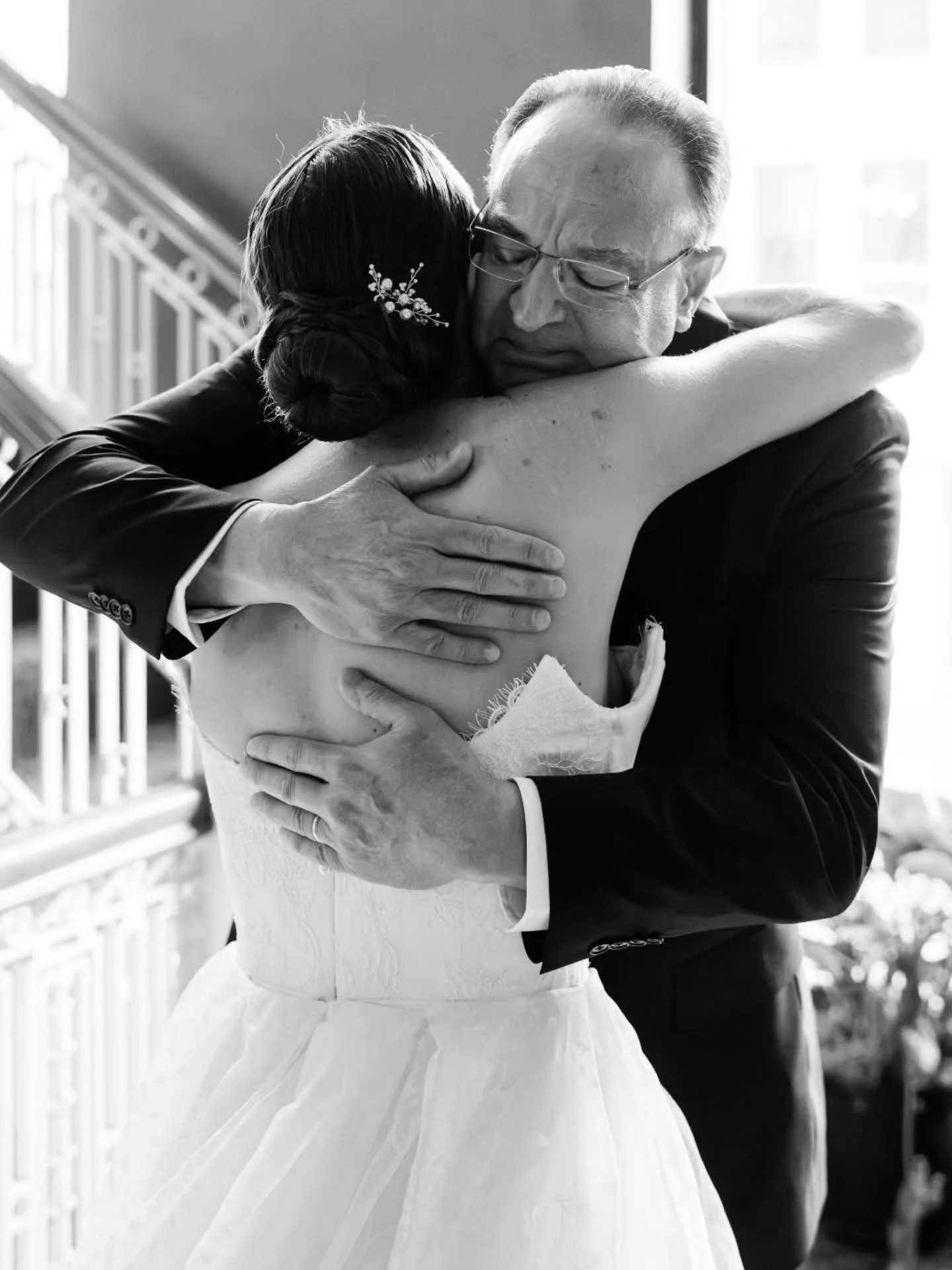 Dad first looks will always have my heart. Such a beautiful way to start the wedding day and there's something even sweeter about watching mom take it all in too. These are the moments I love most.

Virginia Wedding Photographer | Charlottesville | R