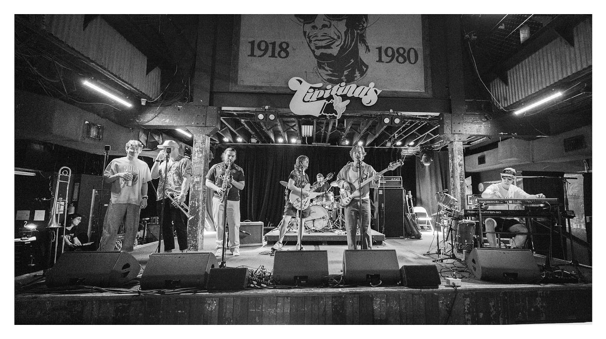 Still reeling from our #freefridays set @tipitinas and wanted to share our evening with you courtesy of @alexmazzoli ⚡️📸

Thank you everyone that came out and had some fun with us!🍫

Stay tuned for more @tipitinas content coming very soon🥸 

9.6 @