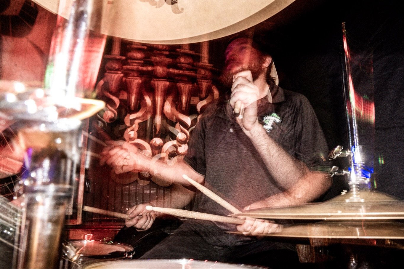 Where yat @jimmysmusicclub 👀

Hitting this Saturday for one of our last shows of the year! We wanna see ya and bring yo grandma an ya cousin an that spare turkey leg they forgot about🍗🍗

📸: @nathanaschweitzer 
.
.
.
.
.
.
#neworleans #nola #newor