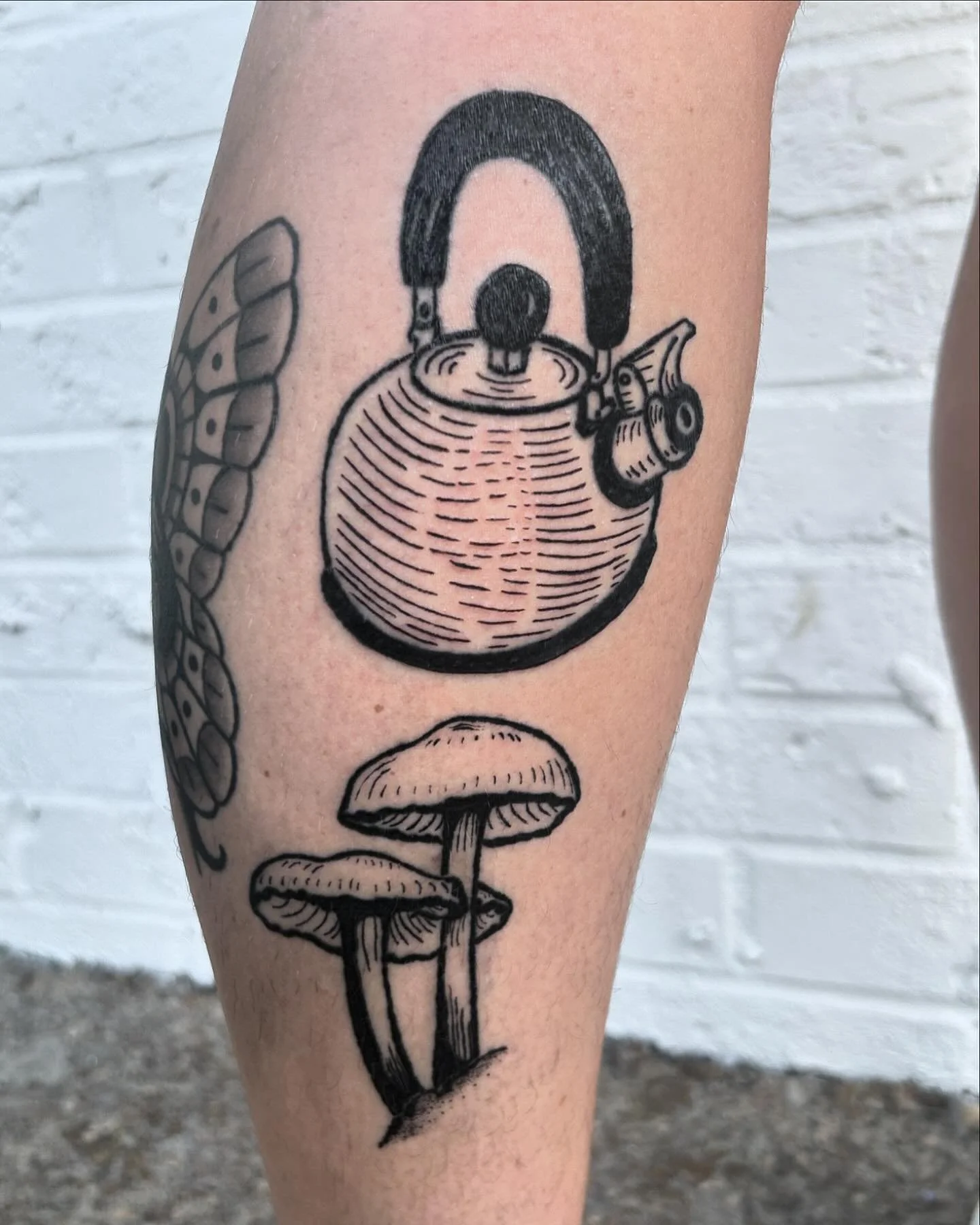 got to finish up a little kettle above some healed mushrooms ✨ #tattooapprentice #flash #booksopen #nashvilletattoo