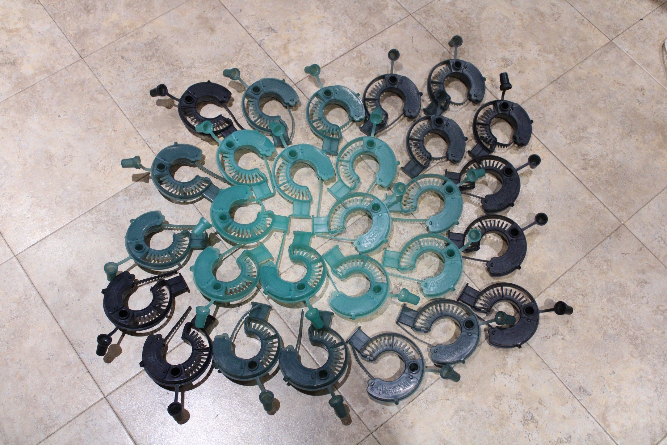 🌪️ LIMITED EDITION: Mystery Swirl Sesh Snake 🐍
No two are the same — each piece swirls between ocean-tinted green and deep shadowy black. From light green with black streaks to near-black with glowing green undertones… and everything i