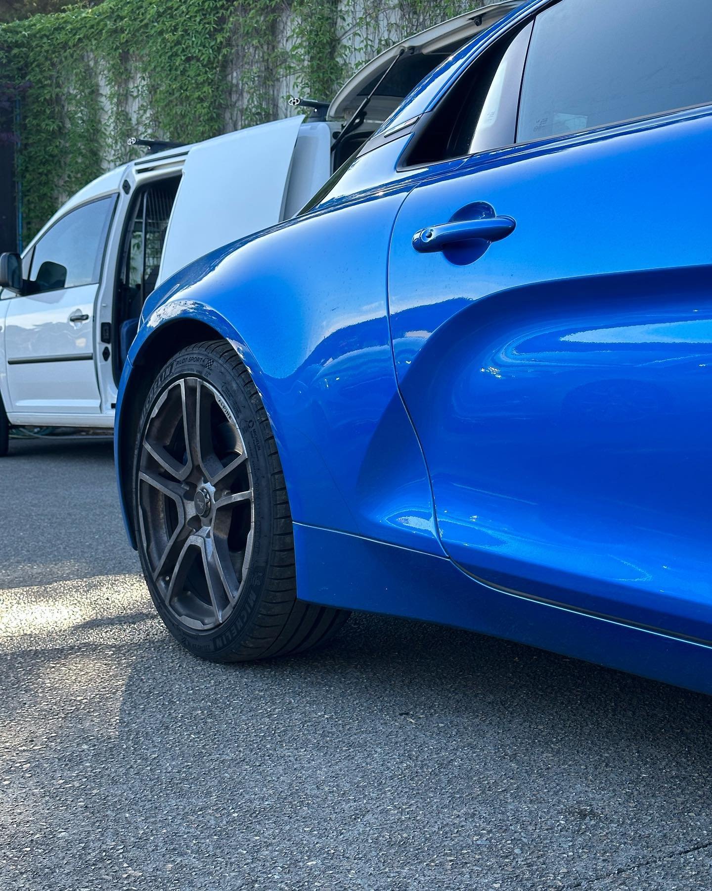2018 Alpine A110 Premiere Edition 🔥 
A slice of French engineering 🇫🇷 
This little 1100kg, 1.8T mid engine, 247bhp coupe is an absolute weapon on track or as a daily driver 🙌🏻 

We carried out - 
A Premium Detail 
 
Enquire today -
Detailing Acc