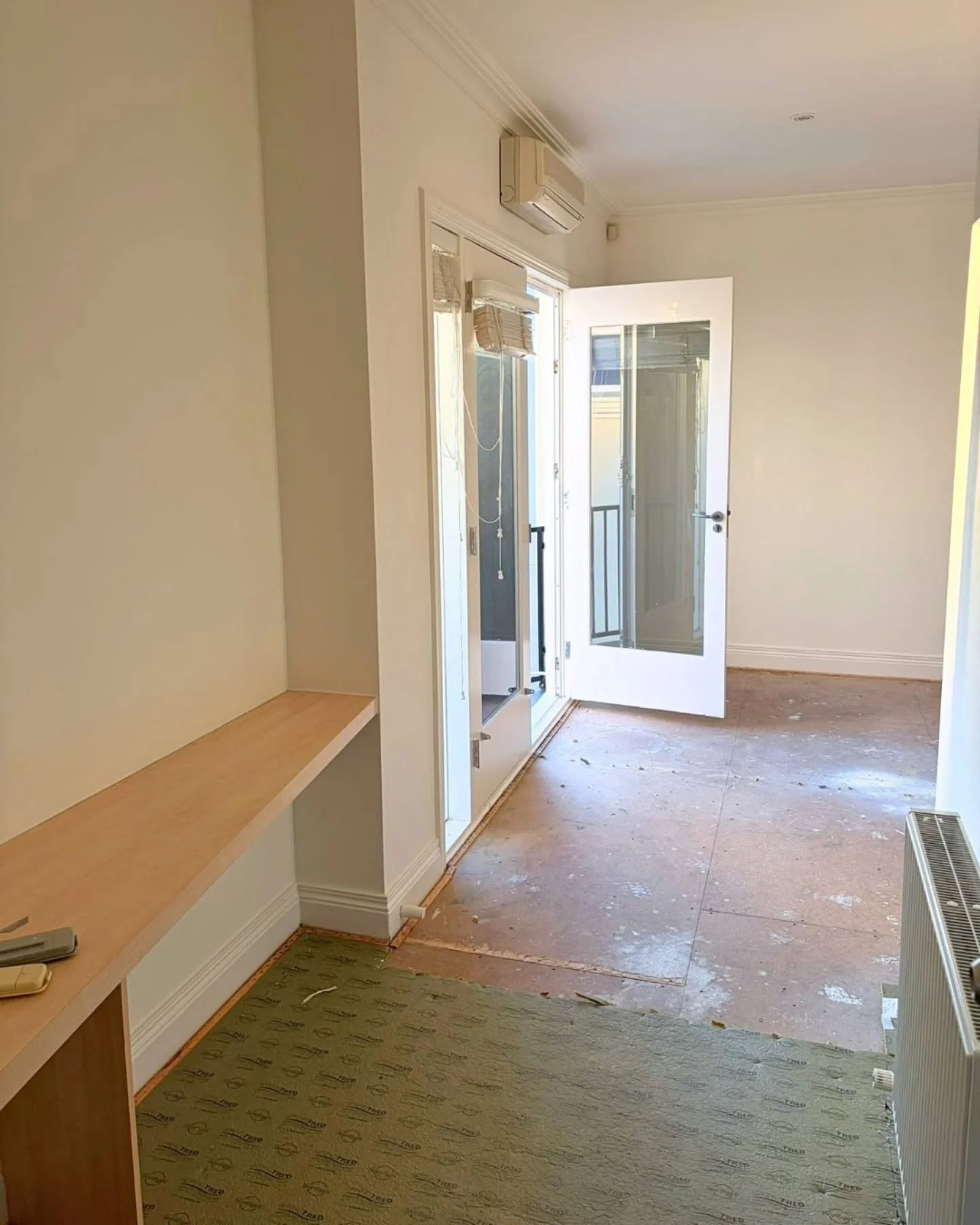 First impressions matter 🔥

Fresh carpeting can completely transform the feel of a home, making it warmer and more inviting for potential buyers. At Delta By Design, we help homeowners prepare their property for sale with strategic updates that maxi
