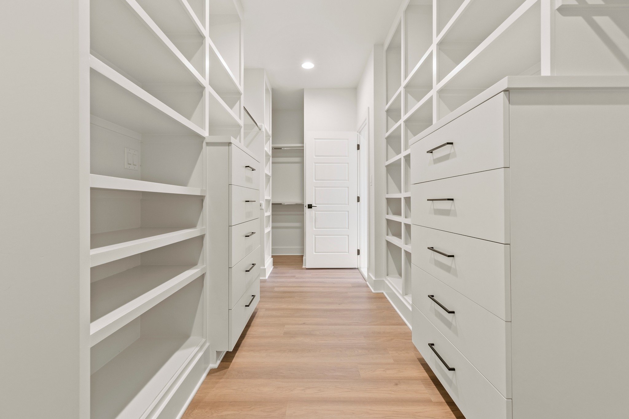 Storage troubles? We have solutions 🤝

When you build with HD Homes, your closet will be custom designed from top to bottom to meet your specific needs. Pretty cool, right?

#HDHomes #ArkansasHomes #CommunityBuilders #CustomCloset