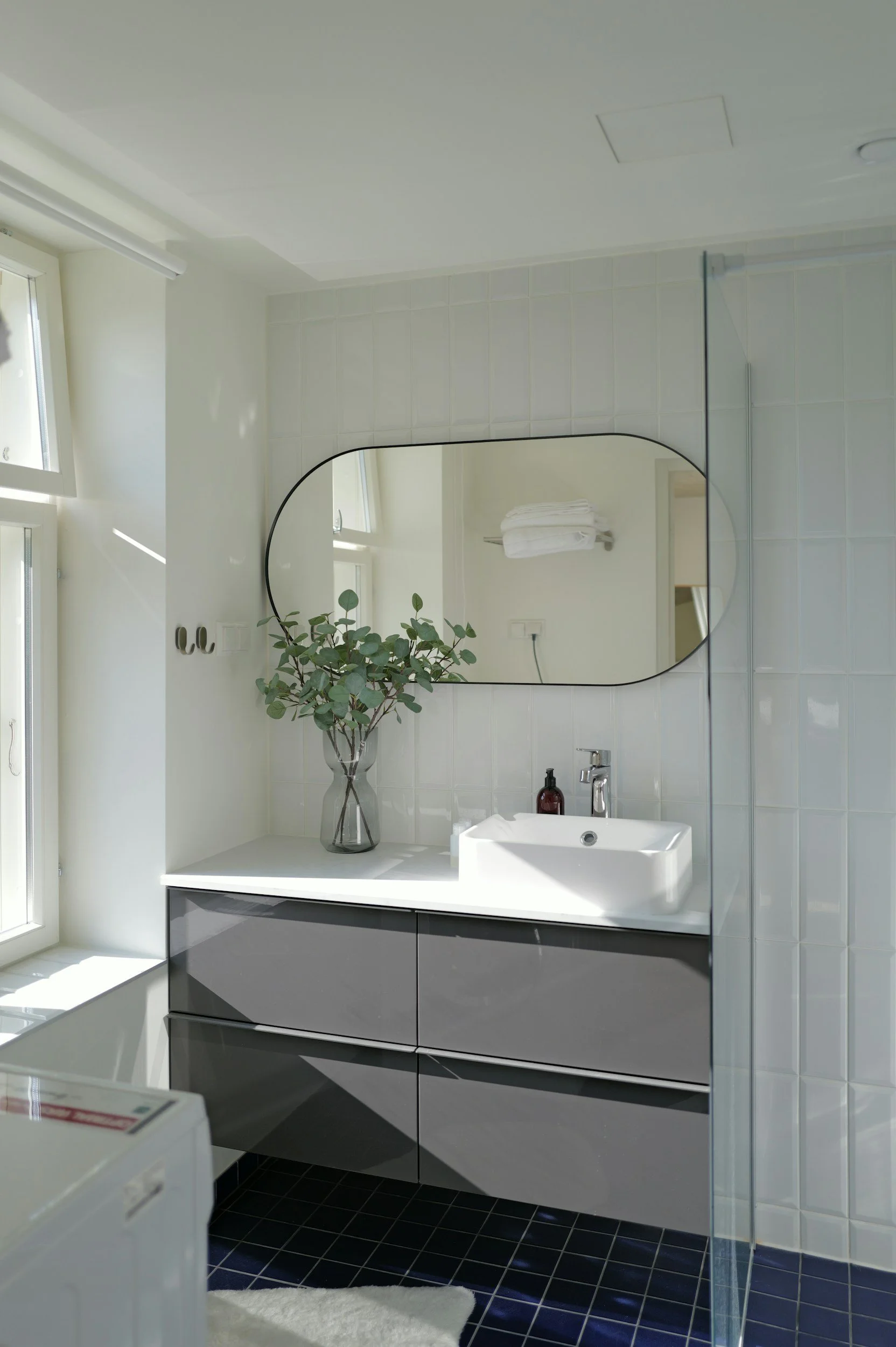 Space-Saving Bathroom Remodeling Solutions