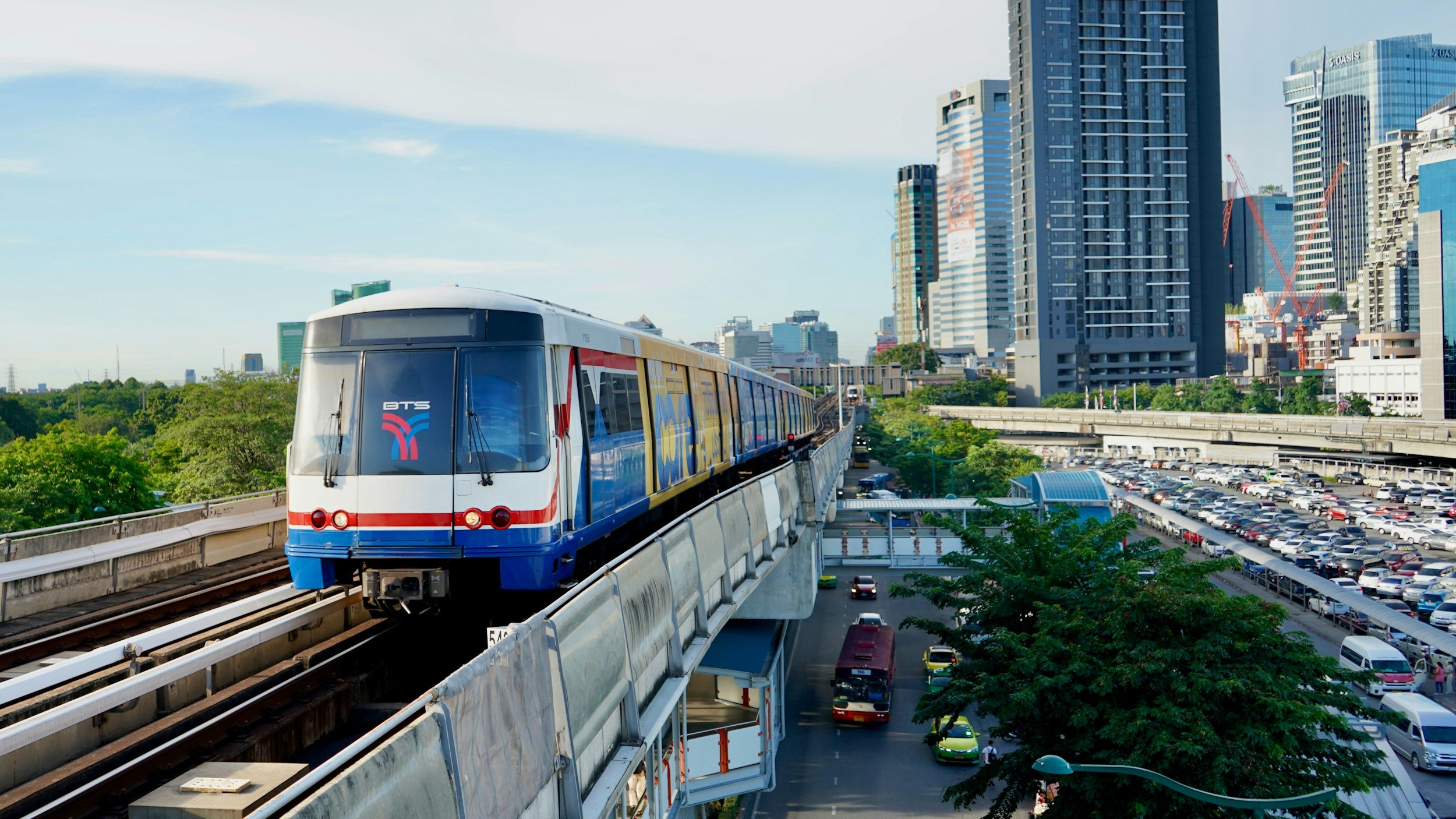 🚆 The Ultimate Tourist Guide to Bangkok's BTS Skytrain (2025 Edition)