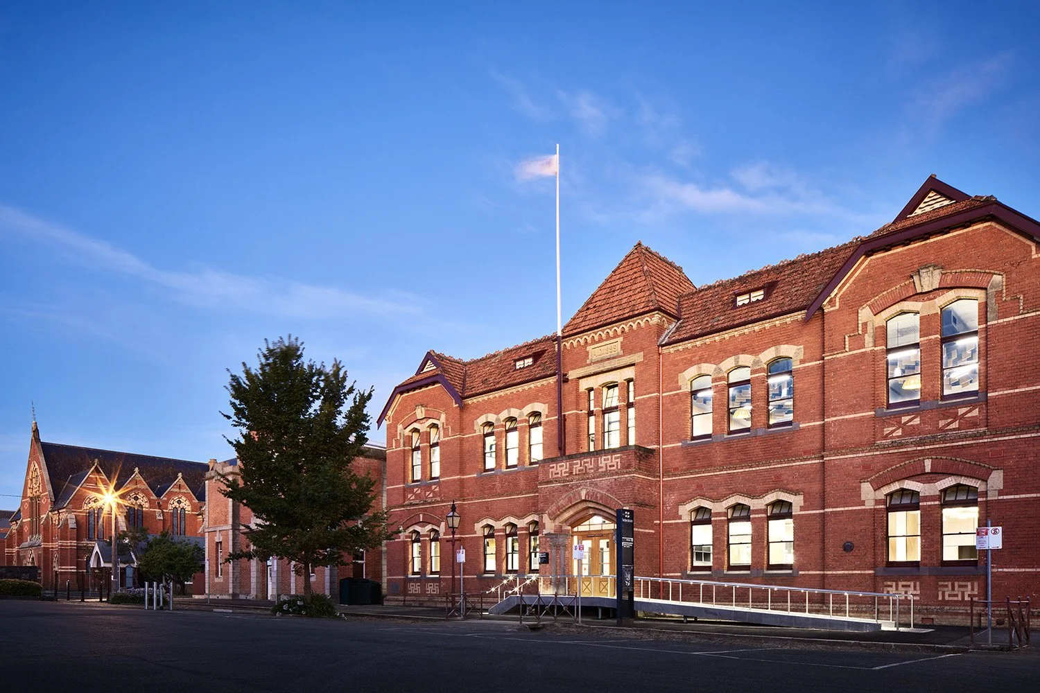 An image of the Cultural Center.