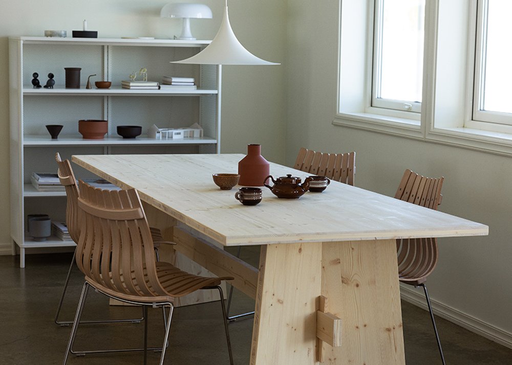 Spisebord i gran. Foto: Sågodtfortalt