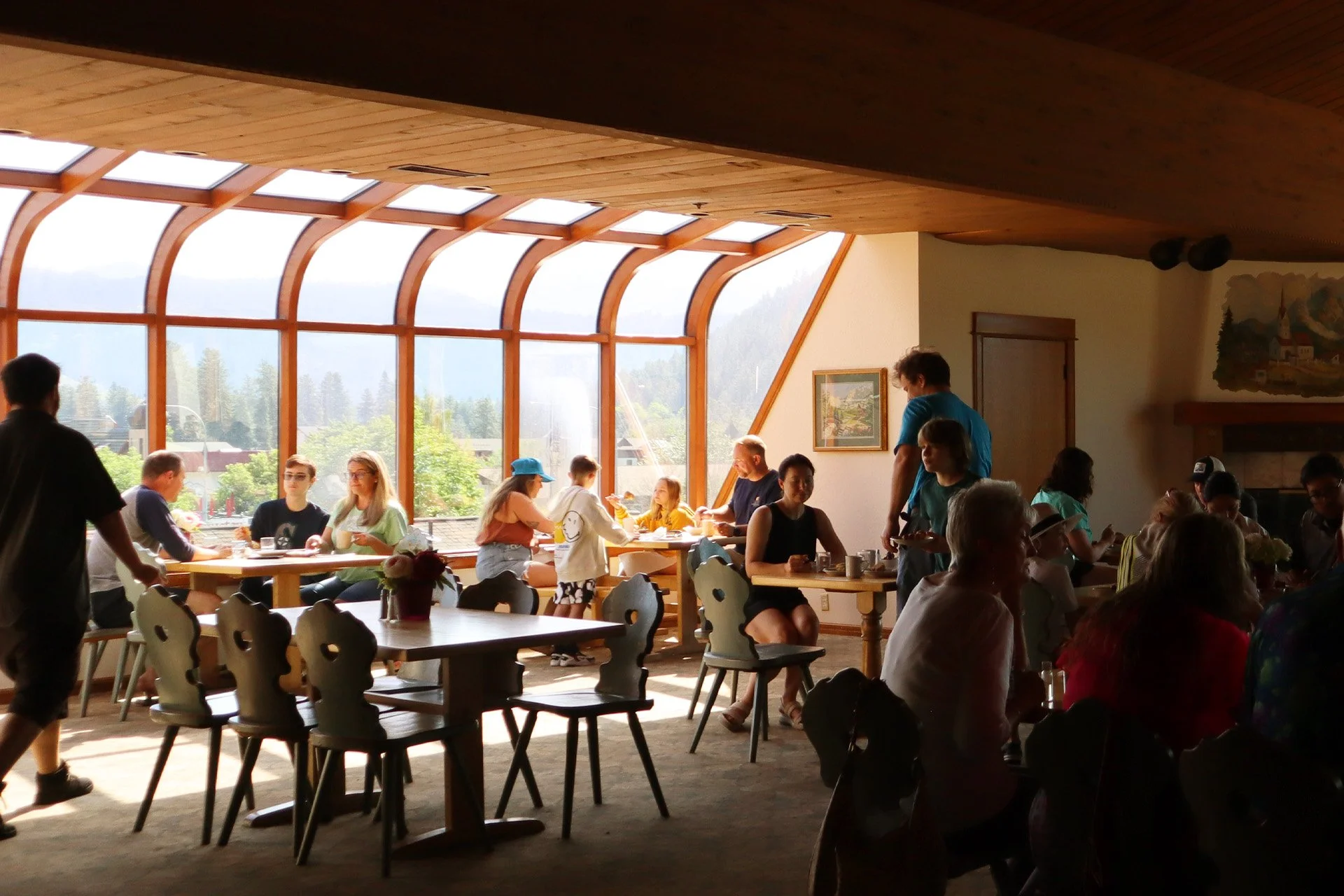 Enzian Inn_Cafeteria.jpg