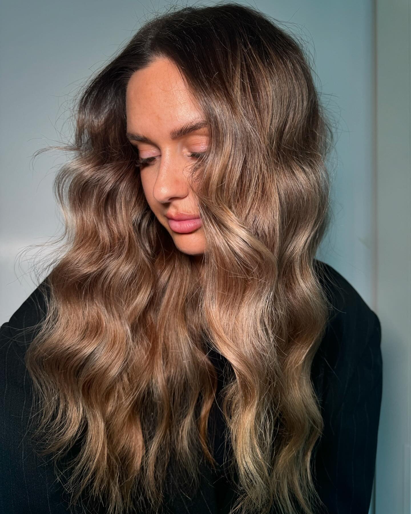 // GLOSSY WAVES BY SHINEFINITY \\
.
.
.
Sometimes your hair just needs a GLOSSY. 
It&rsquo;s not always necessary to do a &ldquo;fully cover color look&rdquo; if you added some depth on the roots and keep the lengths lighter, Your hair will look brig