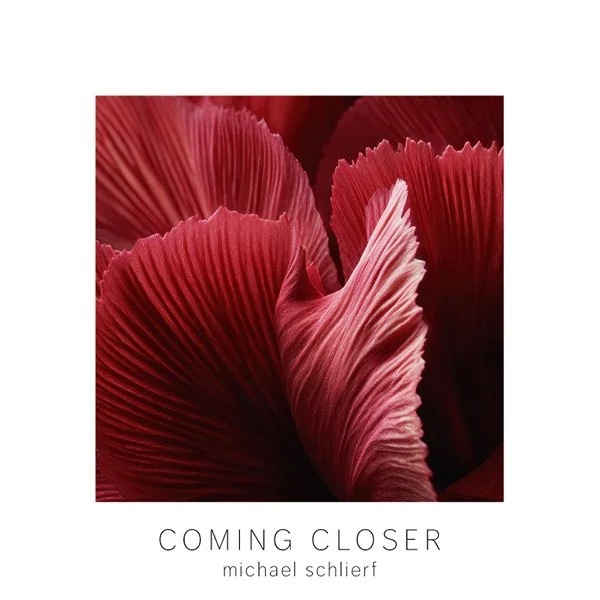 Coming Closer ist ein musikalischer Dialog zweier Stimmen, die sich – wie ein tanzendes Paar – immer näherkommen.
... 
   ↓  weiterlesen