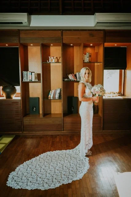 BRIDE WITH BOUQUET IN WEDDING DRESS