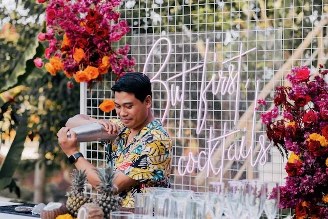 bali wedding shaking cocktails
