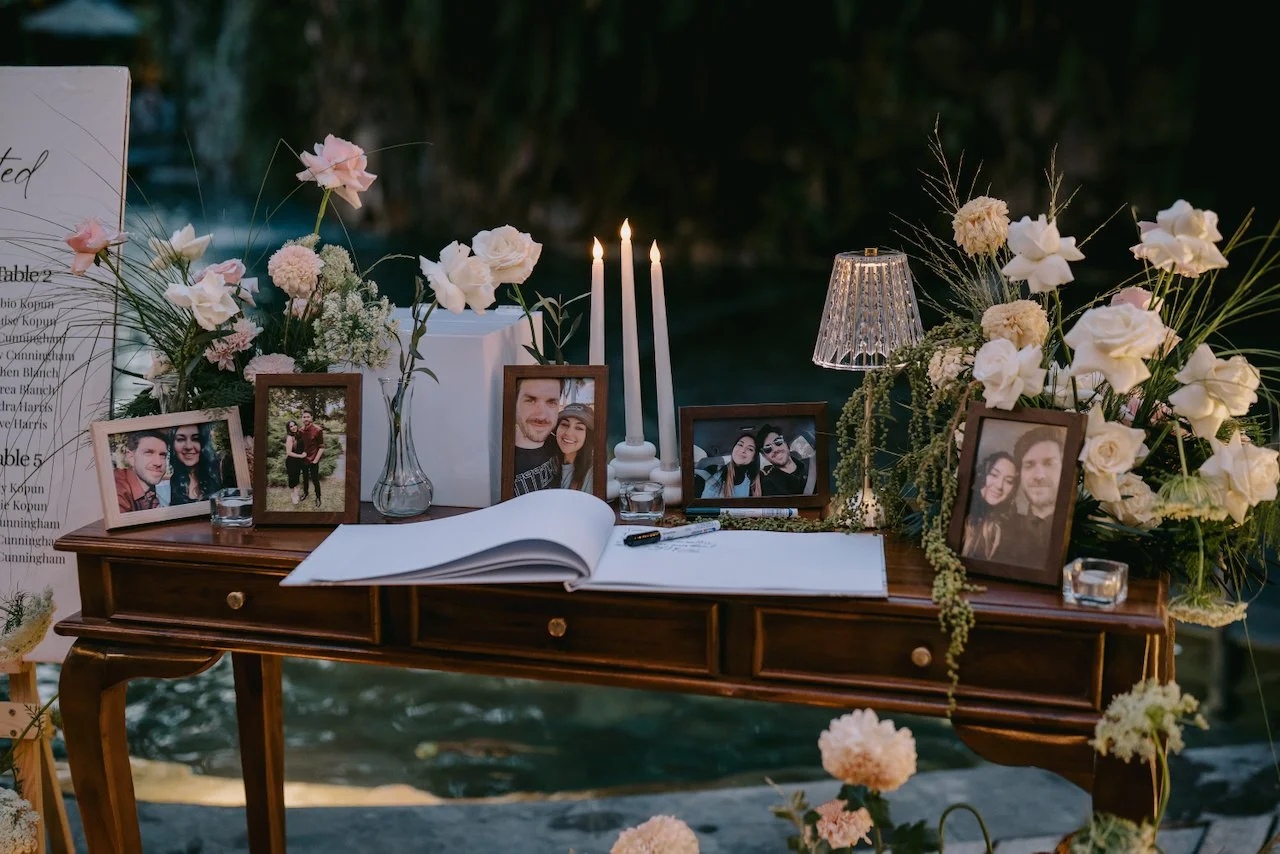 Memorial table honouring loved ones during the wedding reception.