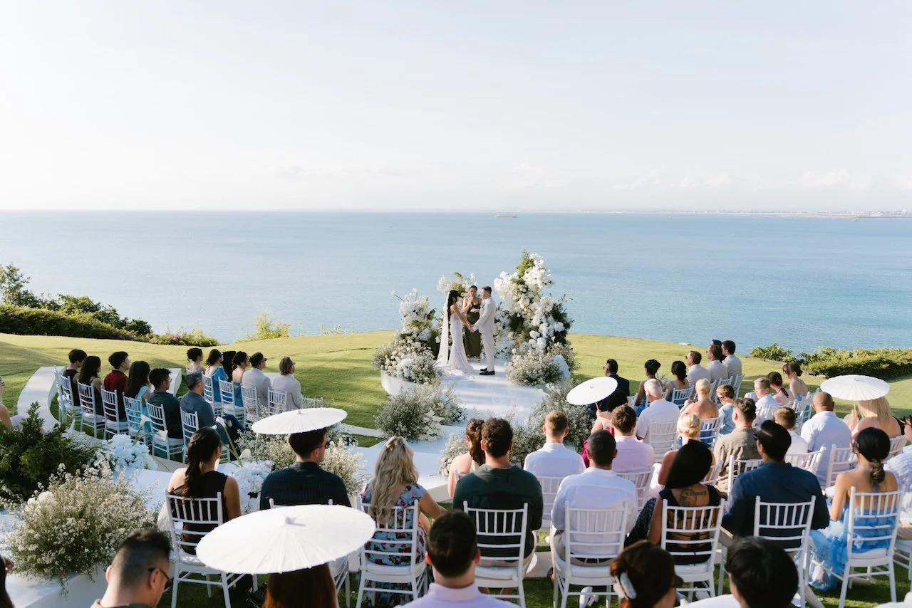 Thomas &amp; Zoe’s Modern Clifftop Wedding at AYANA Bali