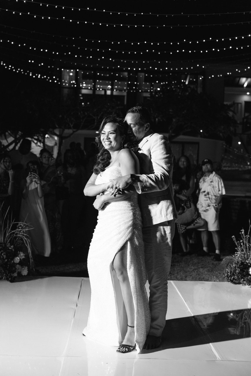 Black and white portrait of the couple sharing a romantic first dance