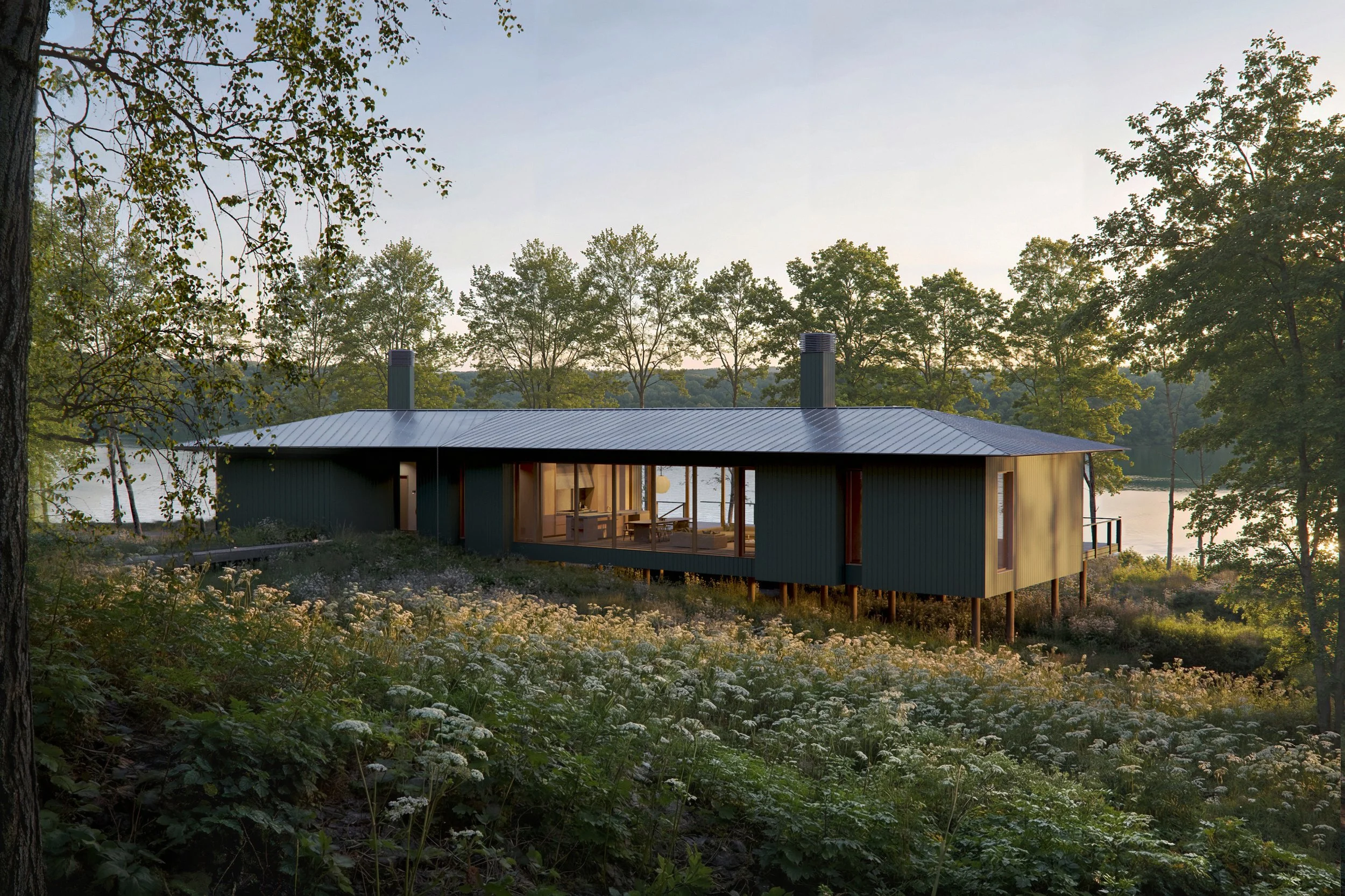 Evening Exterior_TwinChimneyHouse_NRML.studio.jpg