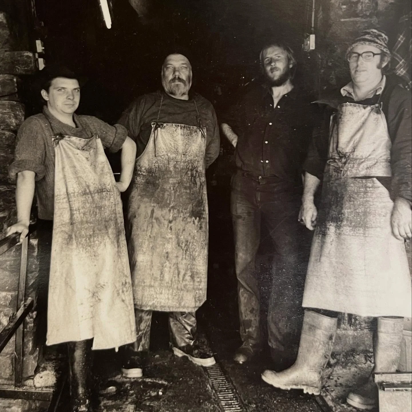 This brilliant picture just surfaced again. The pressing crew back in the 1980s. From left Bob Pride, Pigeonbiter, Kinger and James Crowden. The wild old days when starts were early and nights were long.