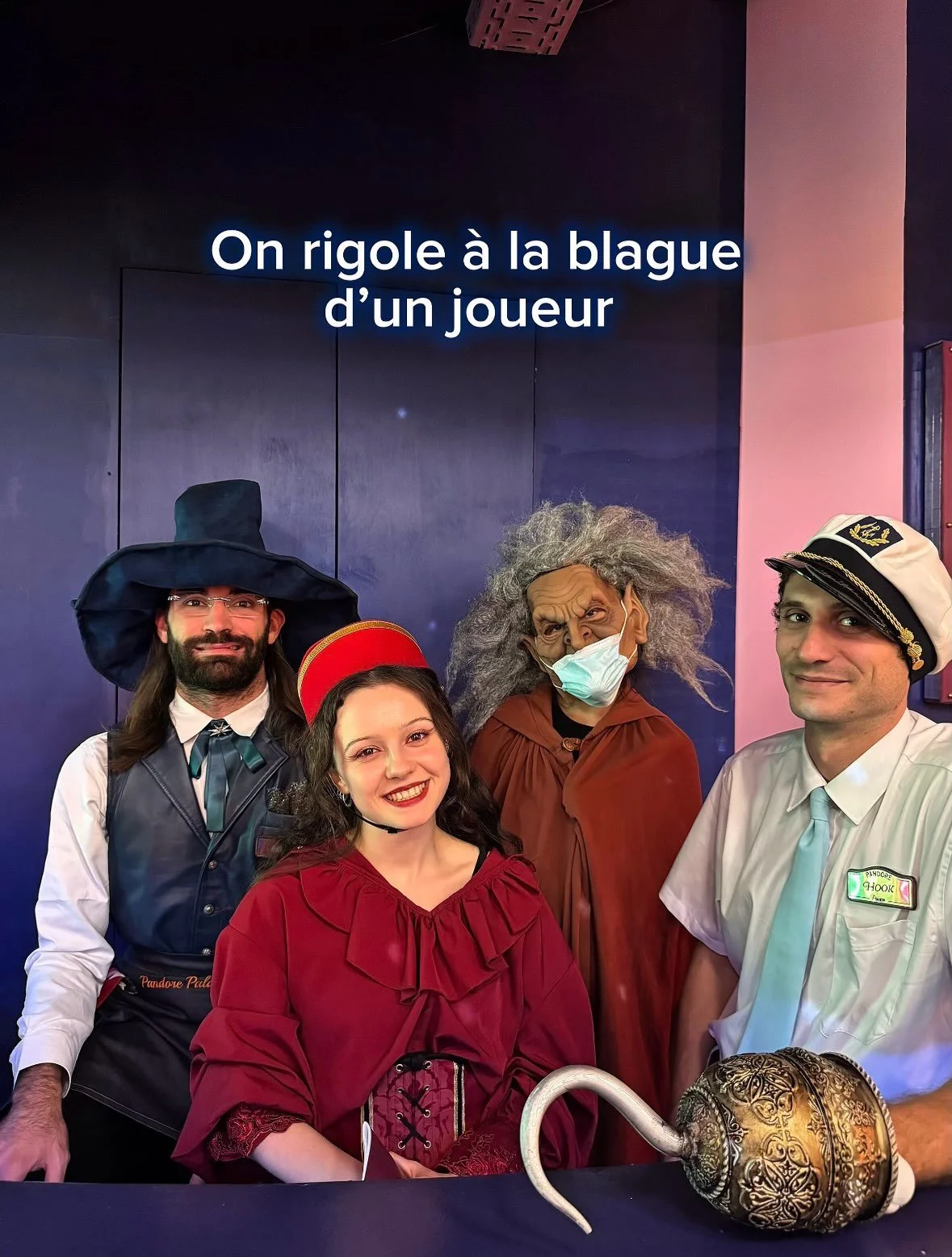 Notre &eacute;quipe se fera toujours un plaisir de rire avec vous ! Mais elle n&rsquo;oublie jamais l&rsquo;essentiel 😂📙

Venez rire avec eux au Pandore Palace, lien dans la bio pour r&eacute;server votre session 🎉

#palace #blague