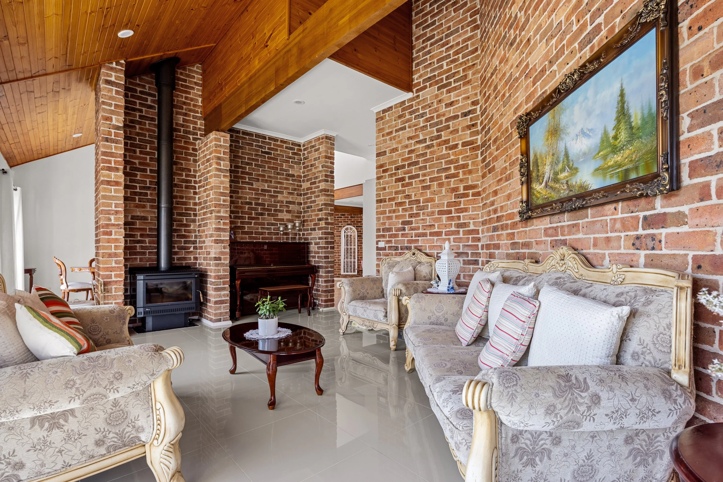 17-19 Somercotes Close-10.jpg