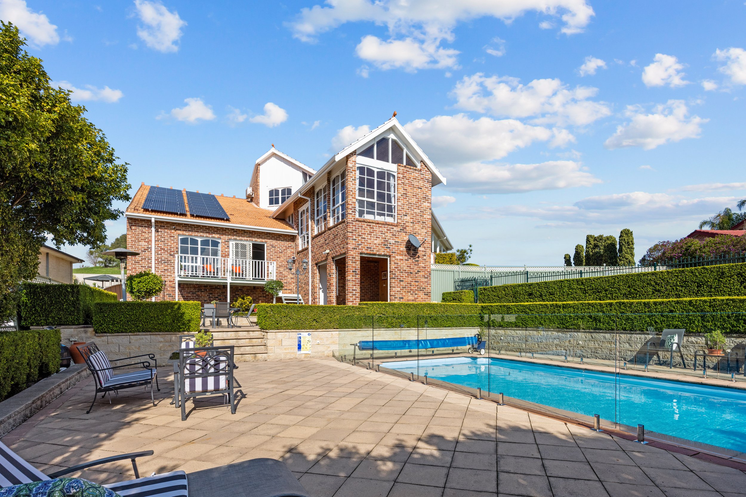 17-19 Somercotes Close-02.jpg