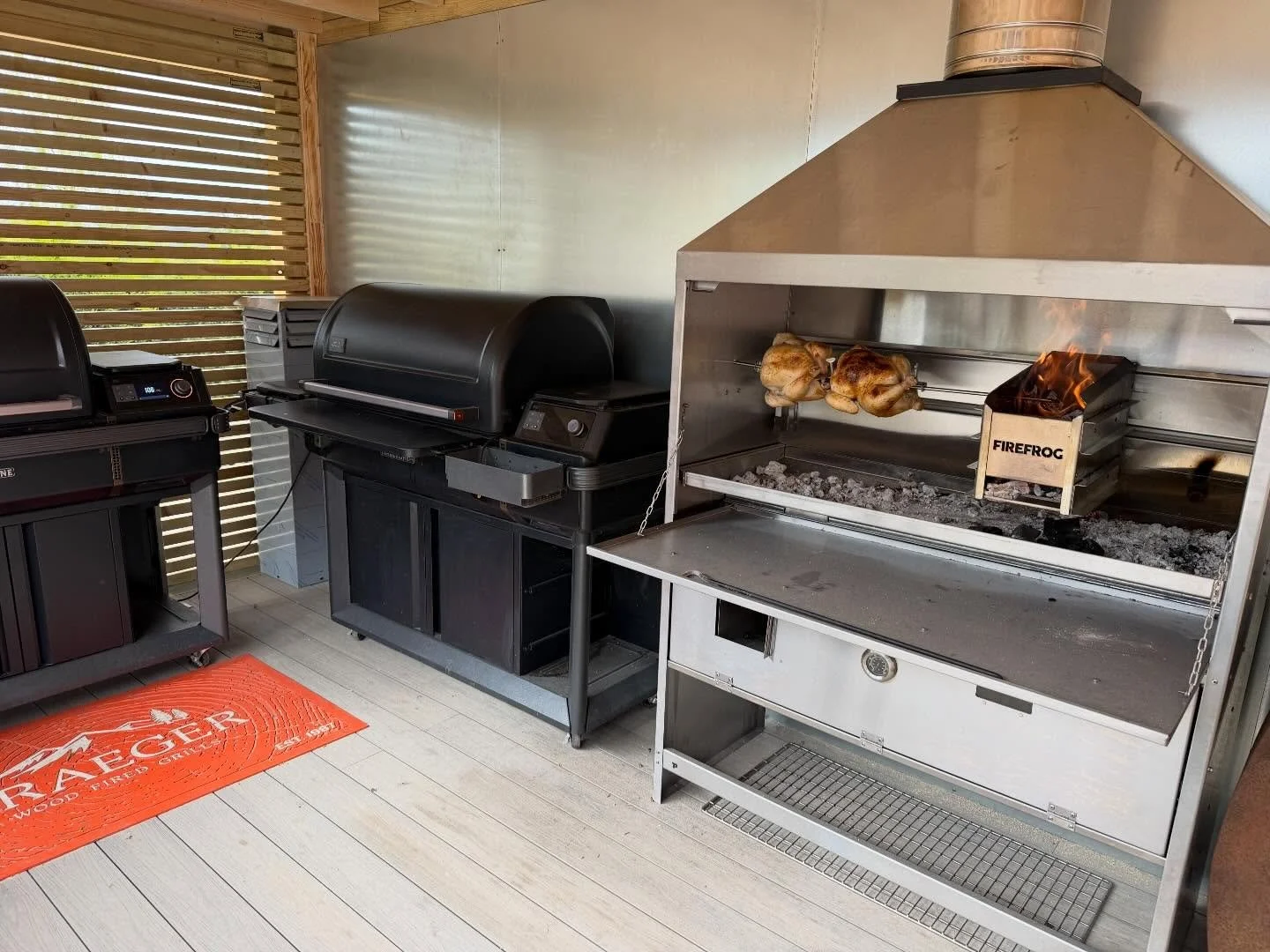 Pellet Grill vs Charcoal BBQ: Which Is Better?