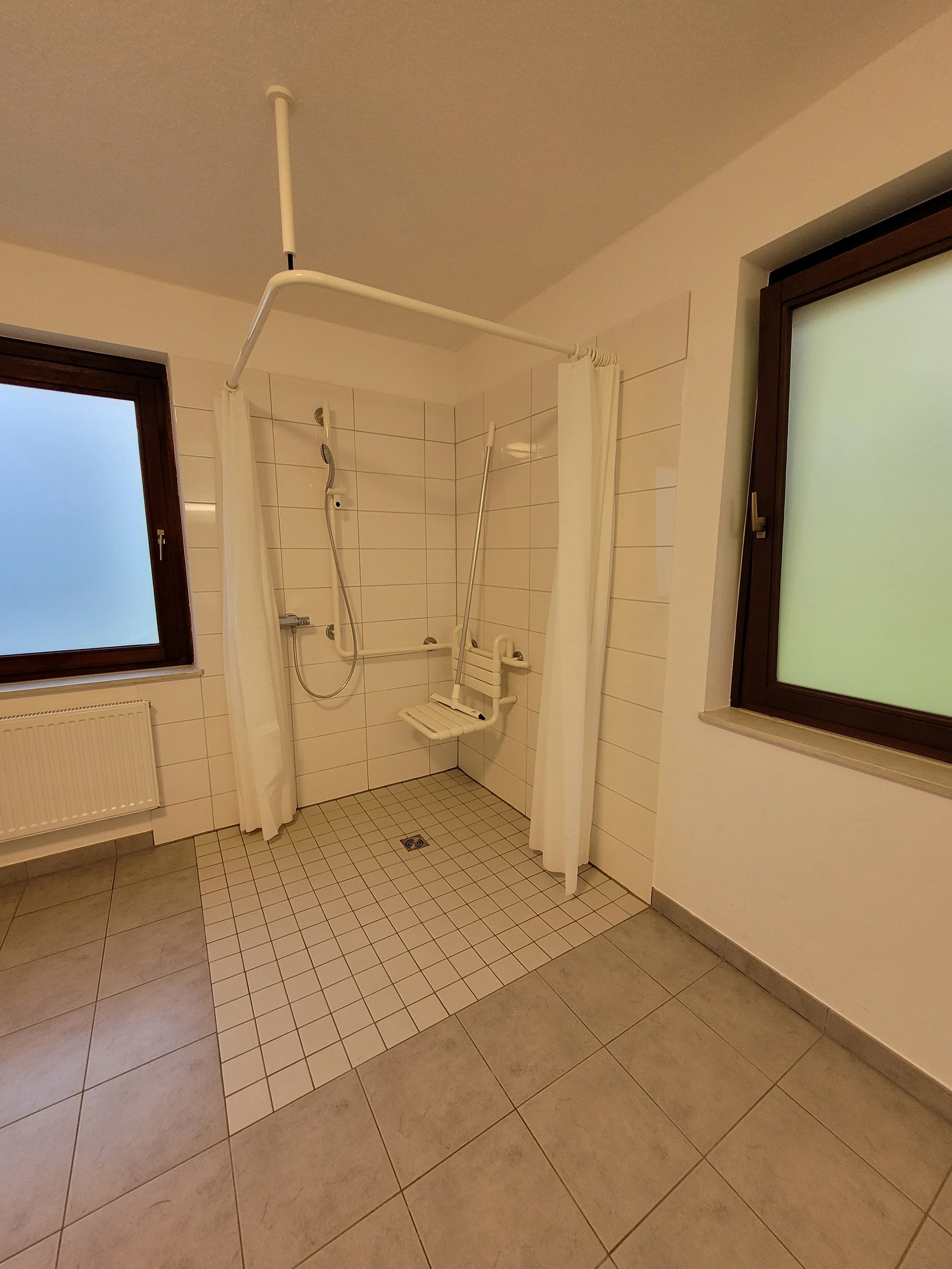 07_Haus Kastanie, Dusche_JFBS Koppelsberg.jpg