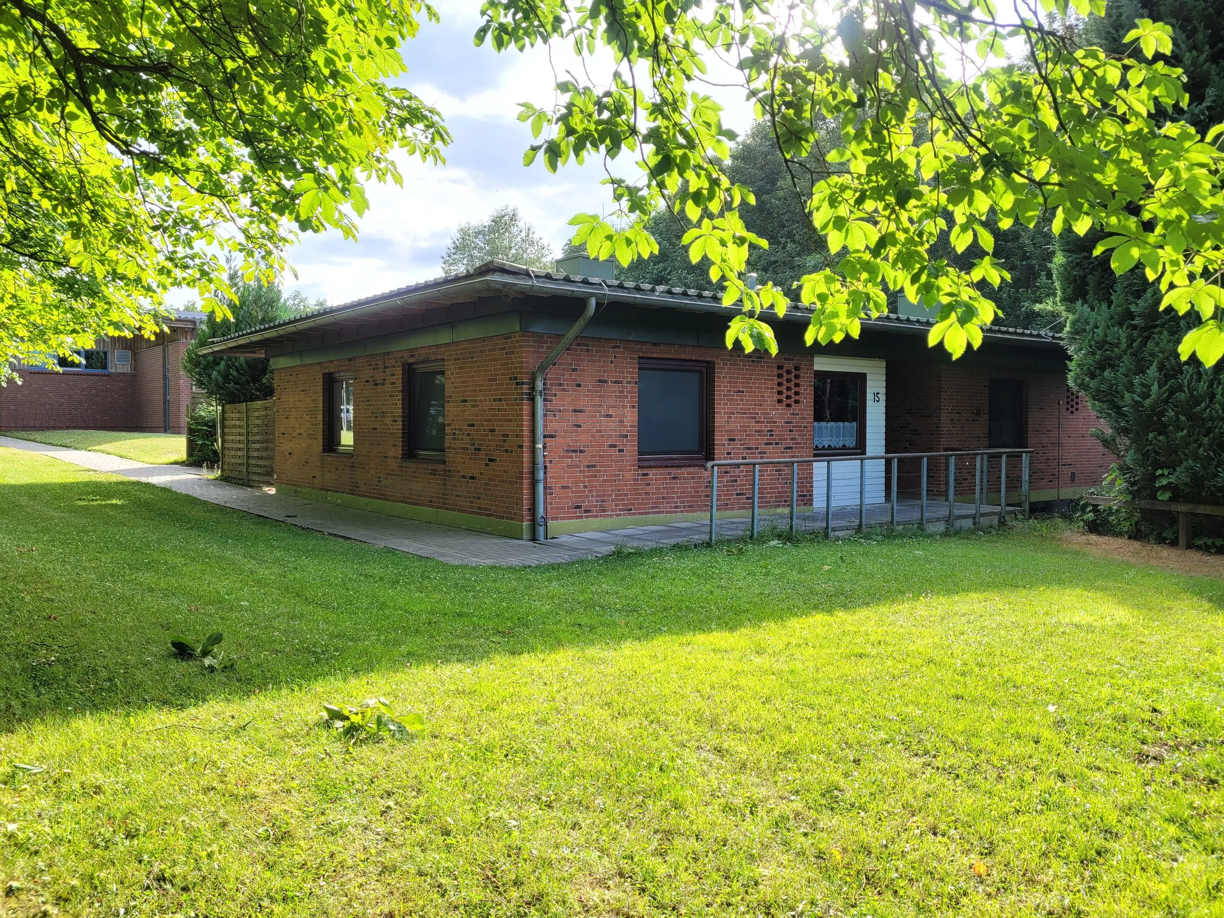 01_Haus Kastanie, Außenansicht_JFBS Koppelsberg.jpg