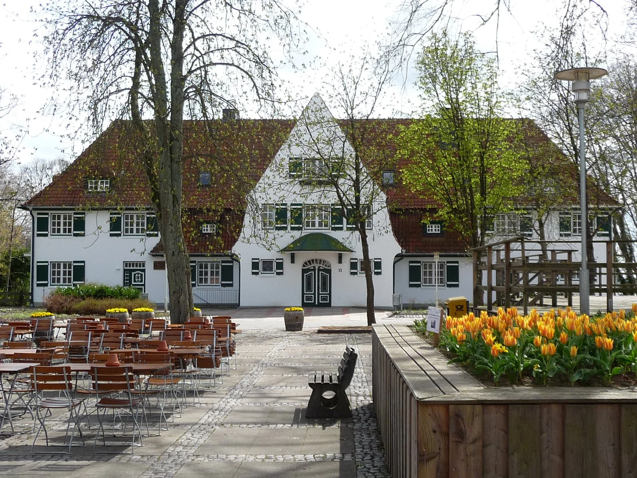 01_Haupthaus, Außenansicht Vorderseite_JFBS Koppelsberg.JPG