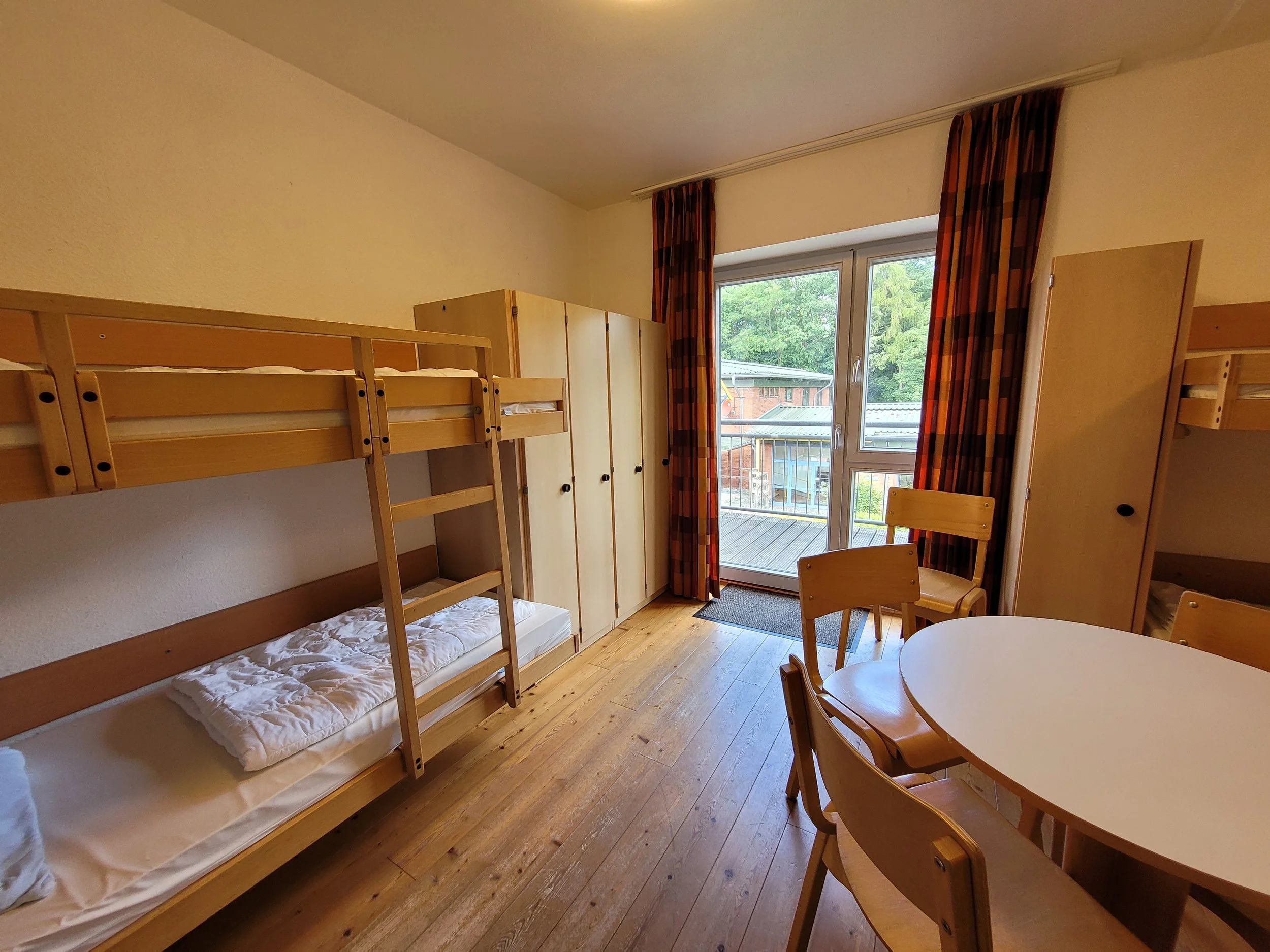 05_Studienhaus IV, Mehrbett-Zimmer_JFBS Koppelsberg.jpg