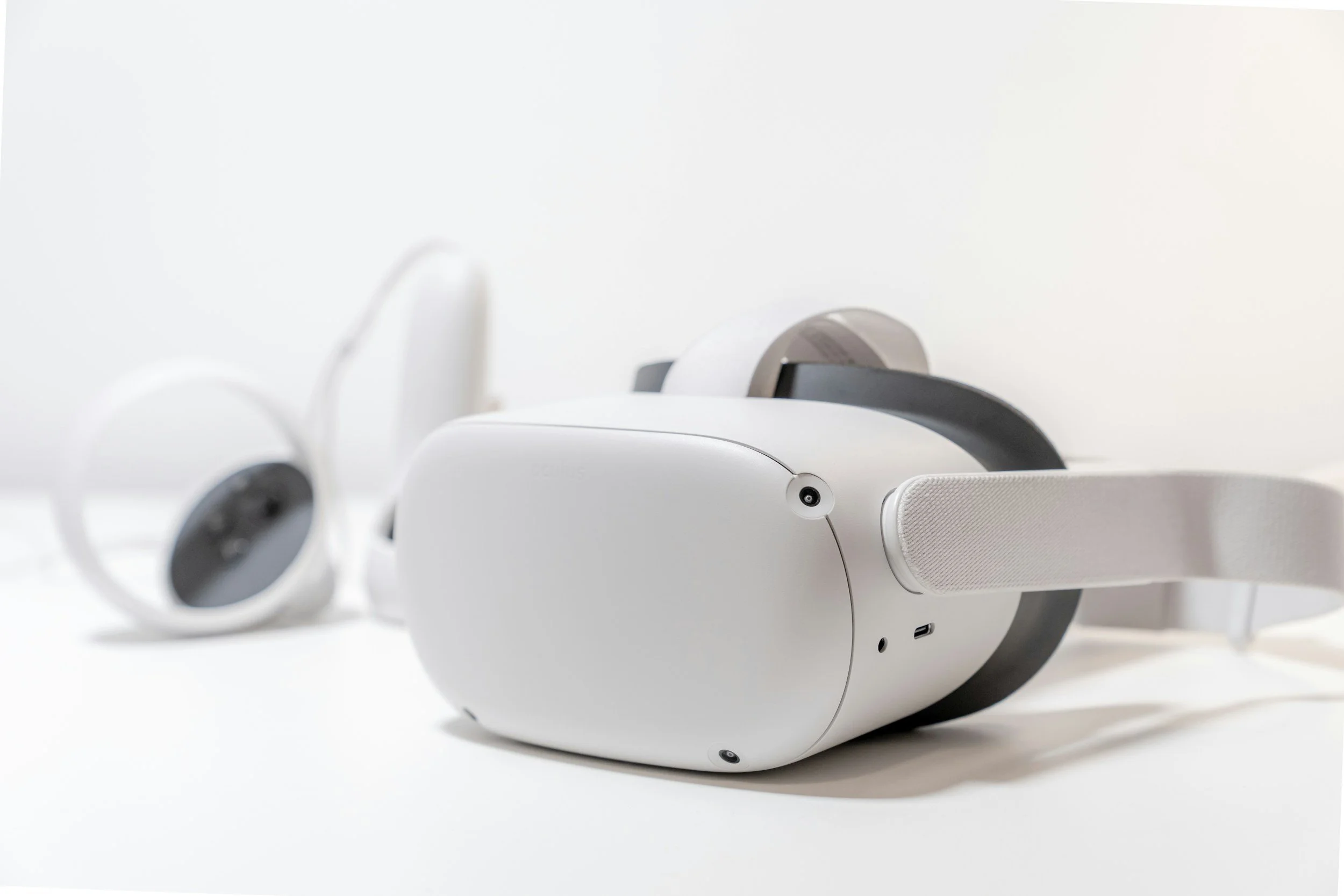 Virtueel reality-headset op een witte achtergrond