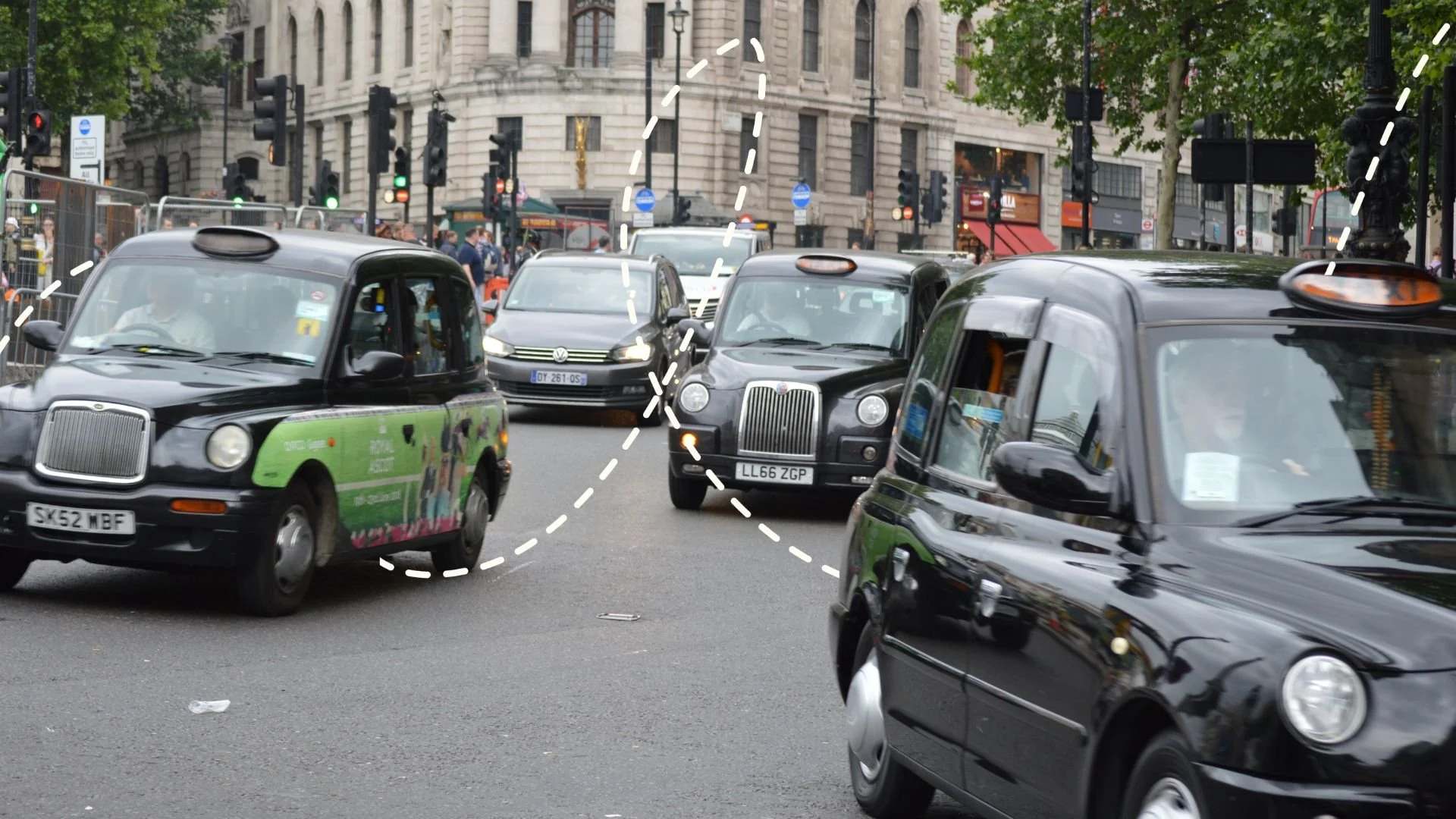Do taxi drivers have to wear a seatbelt in the UK?