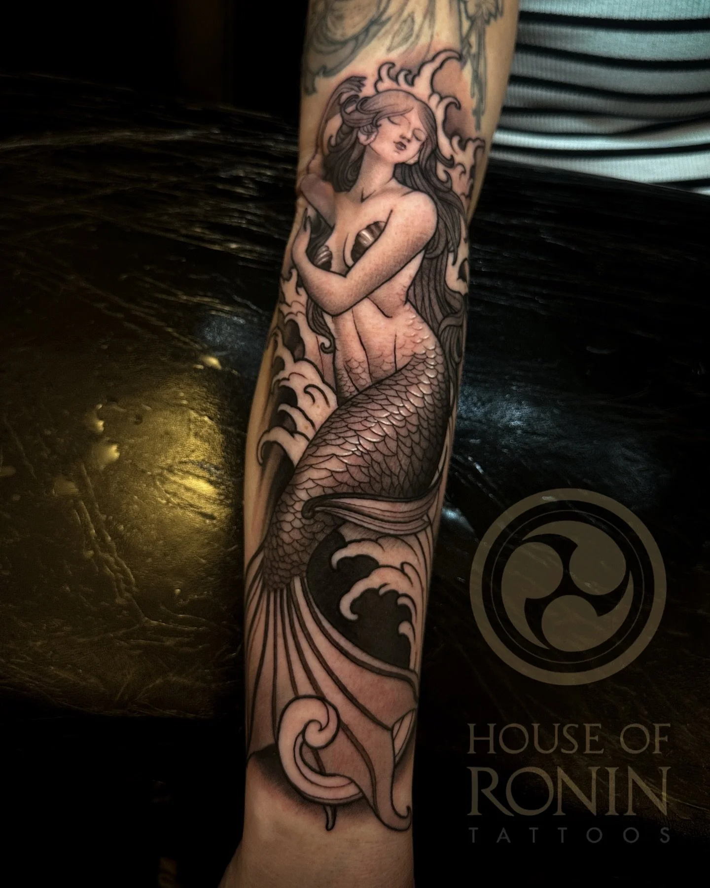 Done @house_of_ronin_tattoos 
www.houseofronintattoos.com
#MermaidTattoo #ArtNouveauTattoo #BlackAndGreyTattoo #NeoTraditionalTattoo #CustomTattooDesign #TattooSleeve #TattooInspiration #HouseOfRoninTattoos #TattooArt #InkedUp #TattooVibes #TattooOfT