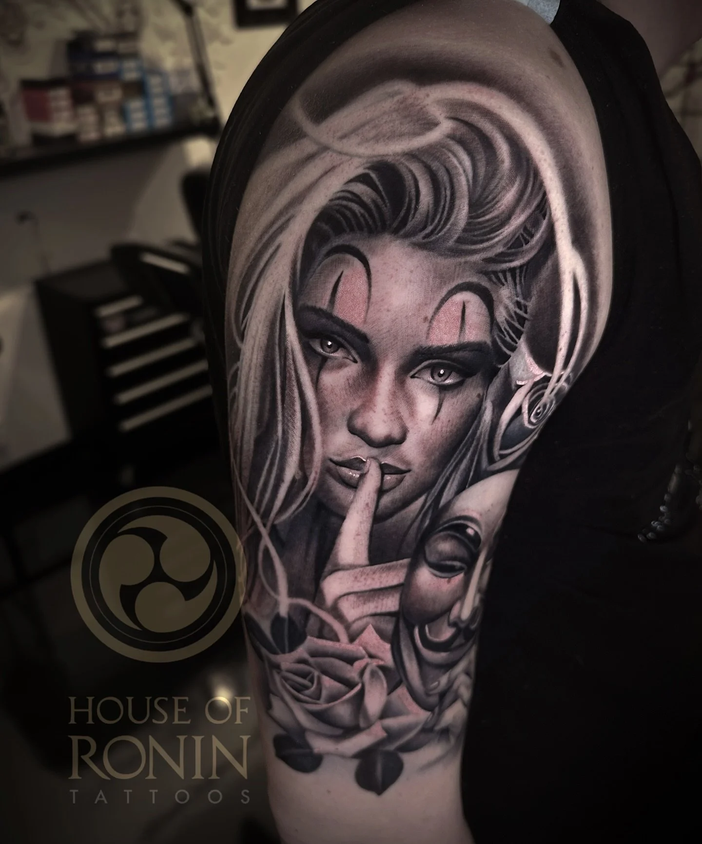 Finished the upper part of @scharrelkipjes his sleeve.
Thanks Jeffrey for sitting like a rock!🤘🏻 
For appointments and info:
houseofronintattoos@gmail.com
Tel: 072-515 47 21
Payglop 10, Alkmaar
&mdash;&mdash;&mdash;&mdash;&mdash;&mdash;&mdash;&mdas