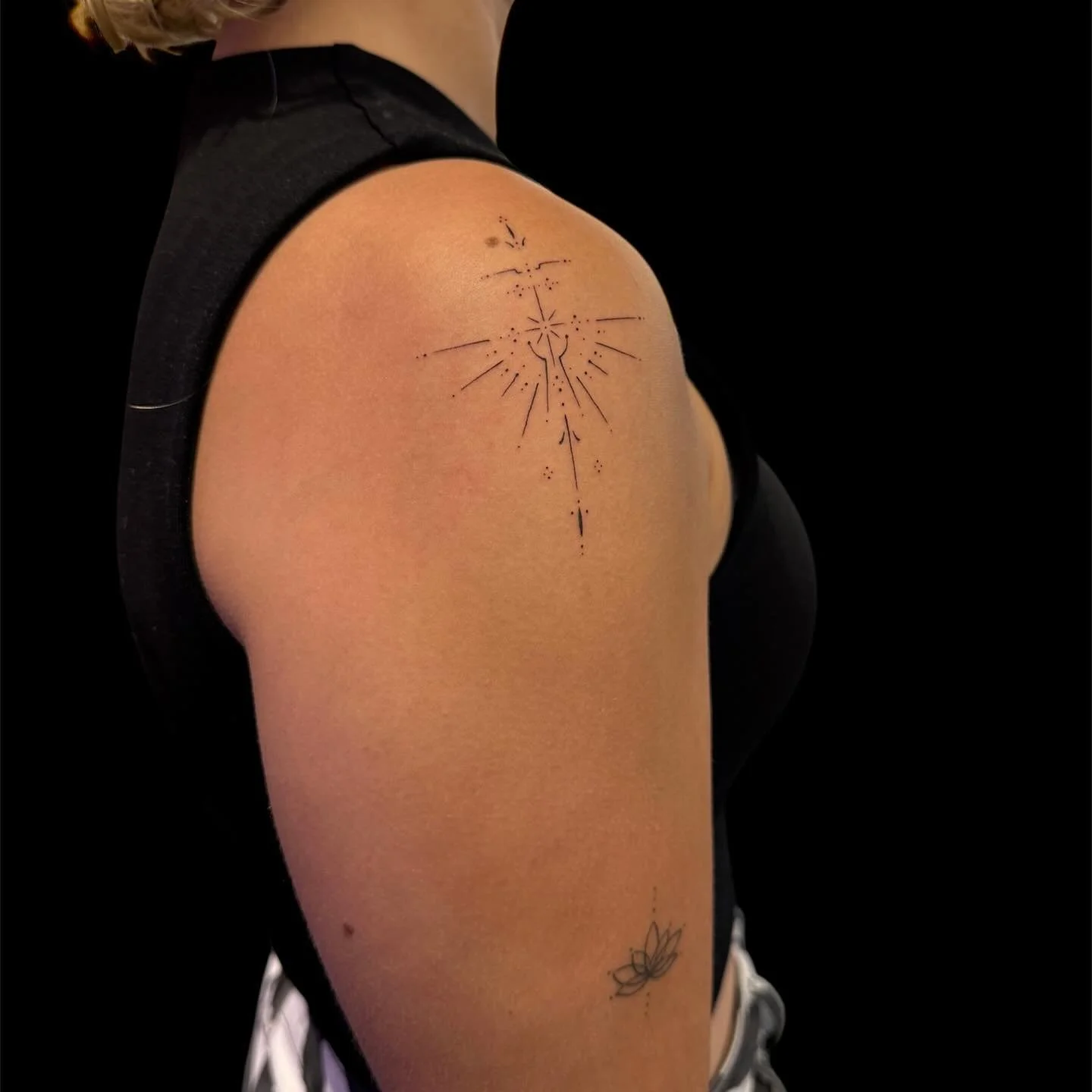 Fineline ornament for @k_grevelt 

#finelinetattoo #floraltattoo 
#mandala #ornamental #tattooshopalkmaar #alkmaar #tattoo #houseofronintattoos #tattoos #noordholland #dutchtattoo #tattoonederland #tattoocentre #alkmaartattoo #design #tattoos_of_inst