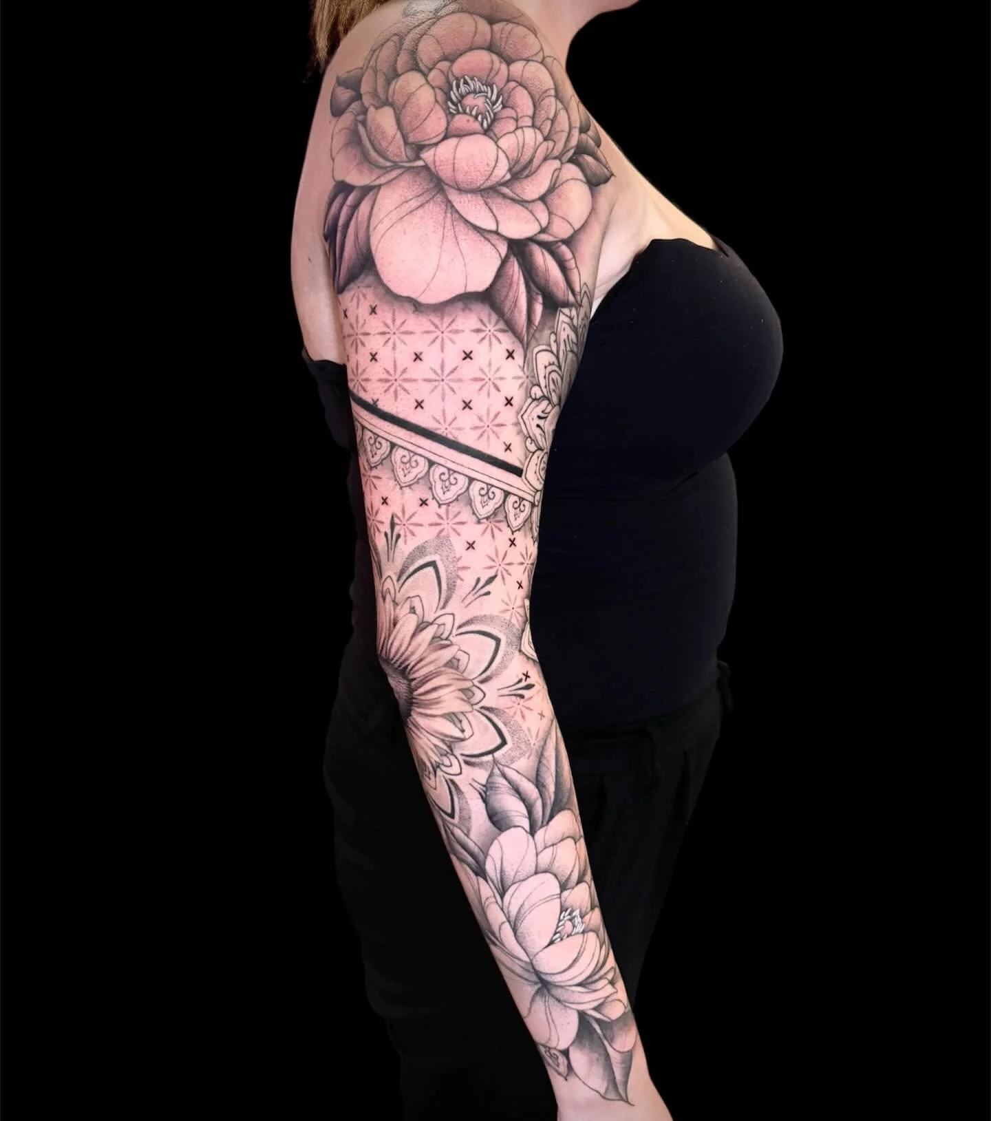 Finished this sleeve for my girl @donnavbruggenn ❤️🫶🏻

#finelinetattoo #floraltattoo 
#mandala #ornamental #tattooshopalkmaar #alkmaar #tattoo #houseofronintattoos #tattoos #noordholland #dutchtattoo #tattoonederland #tattoocentre #alkmaartattoo #d
