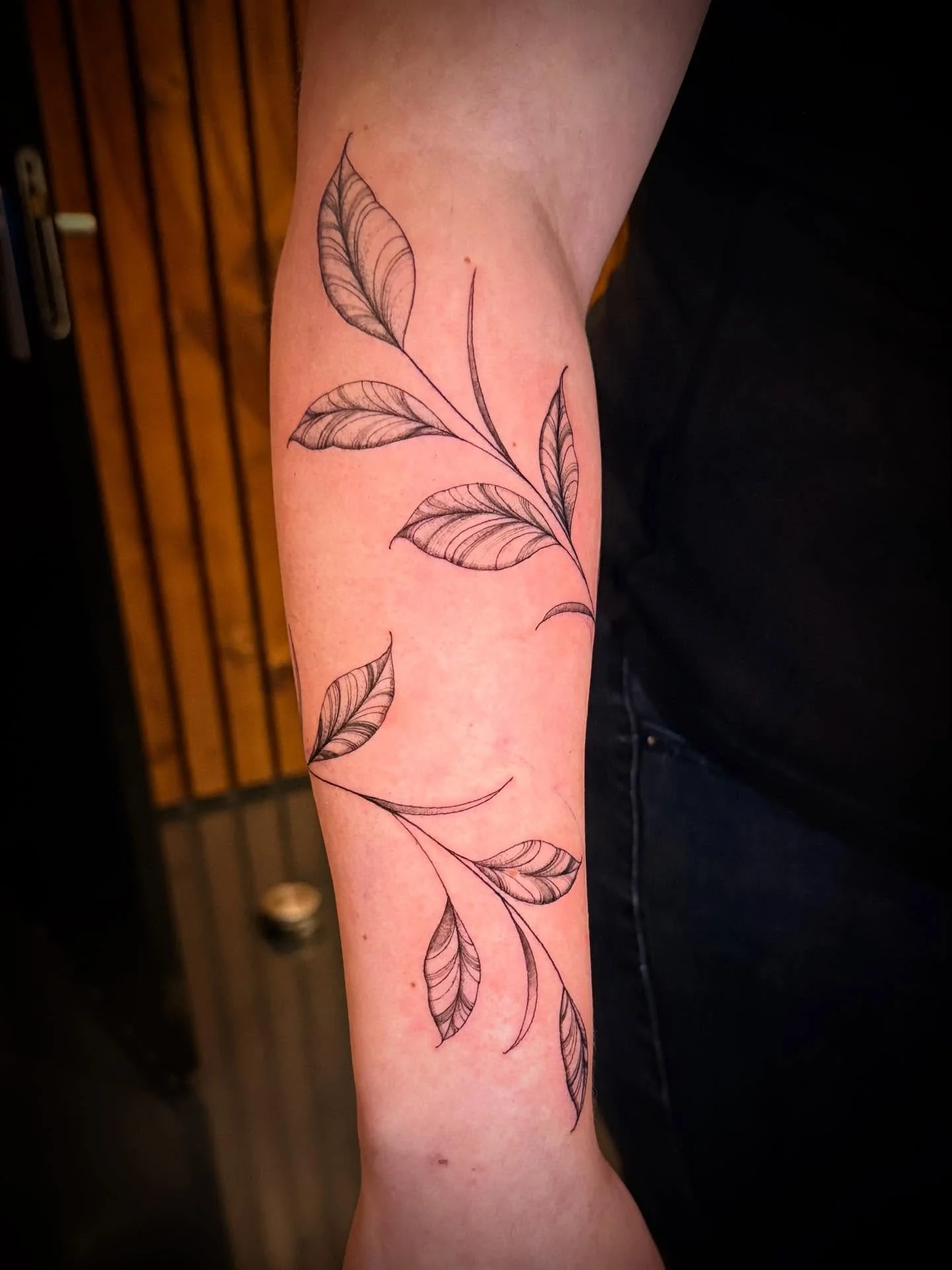 Leavessssss for @courtneyx1992 

Bedankt!🙏🏻🍂🍁

#finelinetattoo #floraltattoo 
#mandala #ornamental #tattooshopalkmaar #alkmaar #tattoo #houseofronintattoos #tattoos #noordholland #dutchtattoo #tattoonederland #tattoocentre #alkmaartattoo #design 