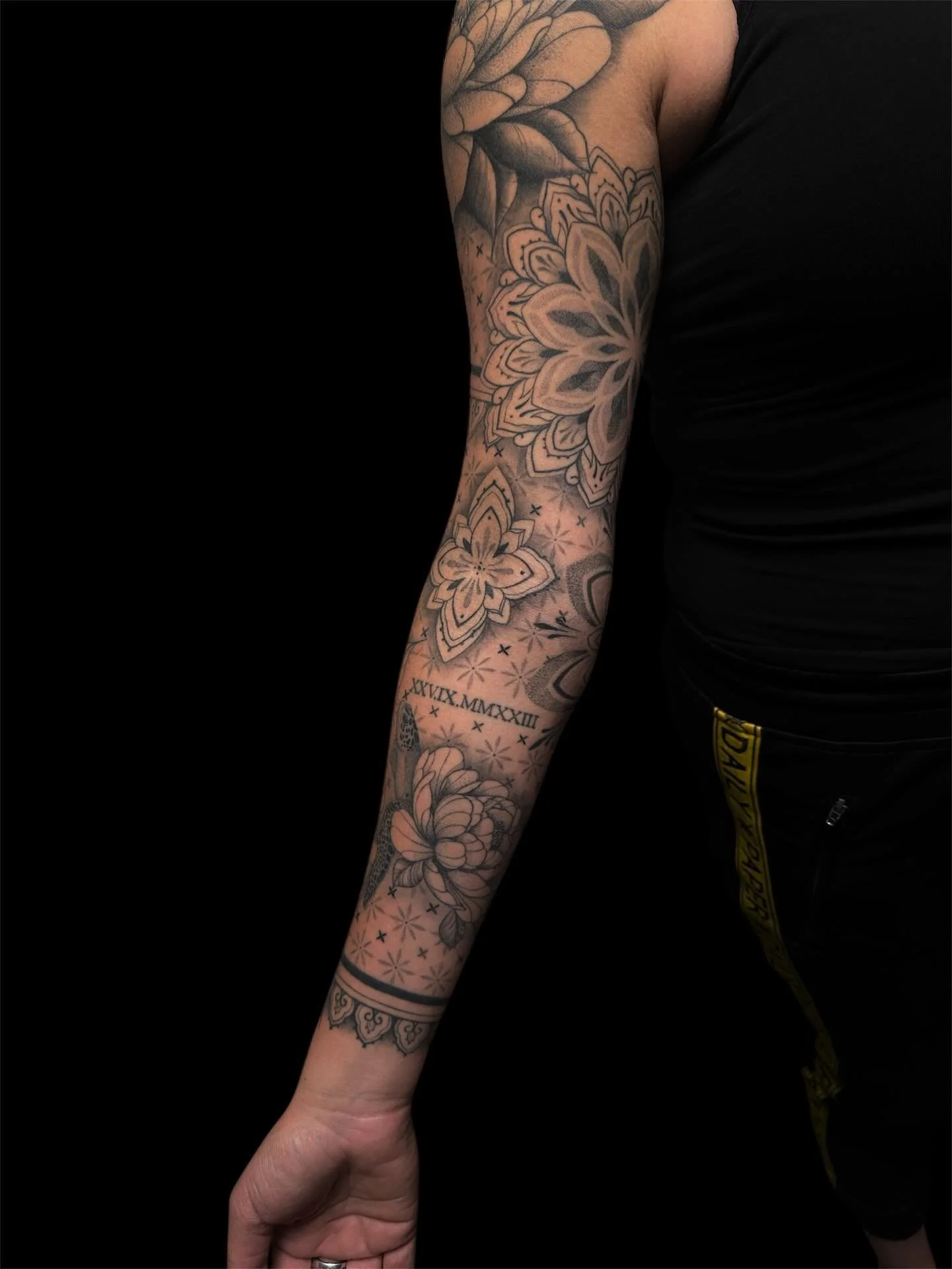 Perfectly healed sleeve 😍😍😍 @donnavbruggenn 

#finelinetattoo #floraltattoo 
#mandala #ornamental #tattooshopalkmaar #alkmaar #tattoo #houseofronintattoos #tattoos #noordholland #dutchtattoo #tattoonederland #tattoocentre #alkmaartattoo #design #t