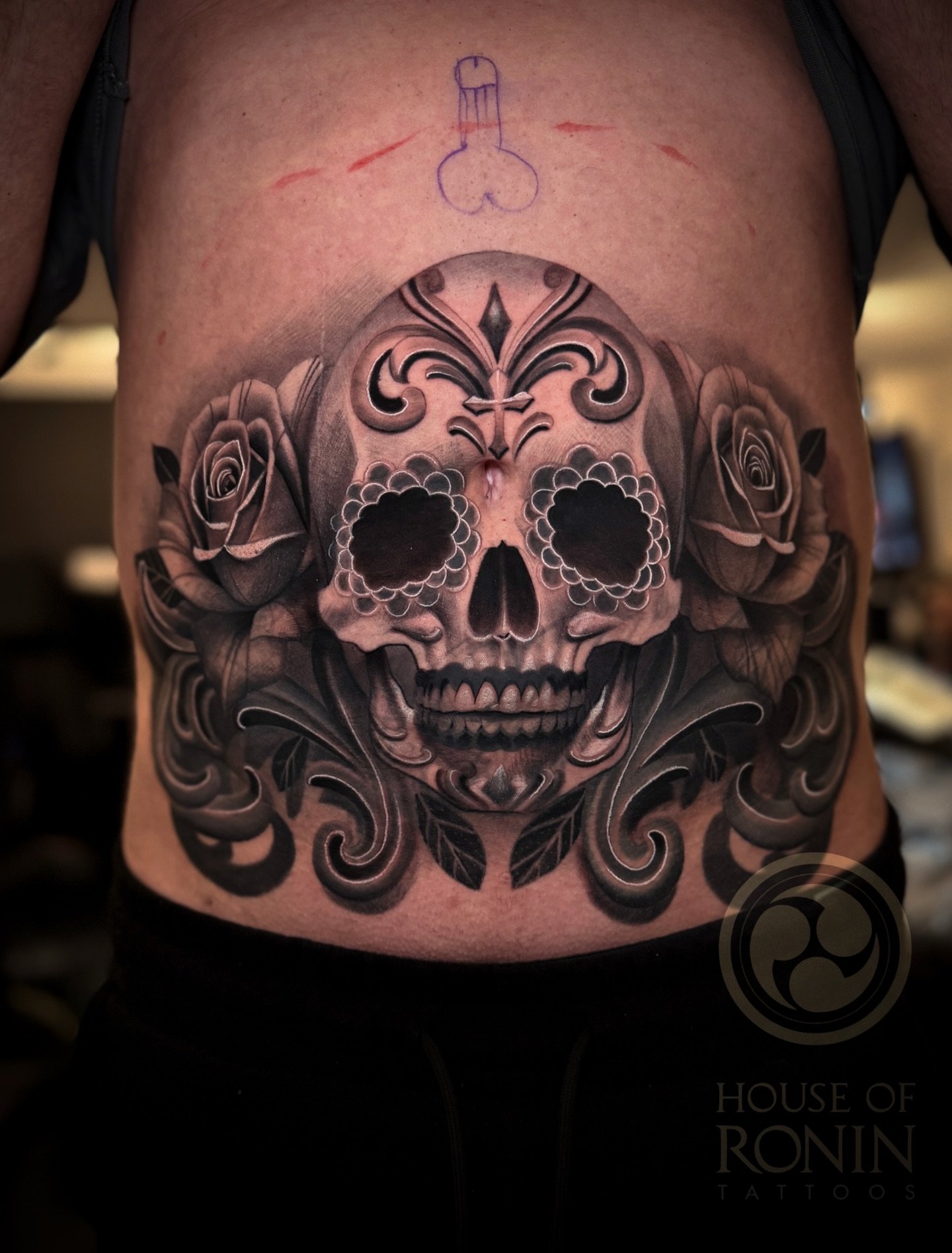 Cover-up for my boy @donnykeijzer 
Think before you ink people🫵🏼
@house_of_ronin_tattoos 
housofronintattoos.com

#CoverUpTattoo #HeavyCoverUp #TattooCoverUp #BlackAndGreyTattoo #RealisticTattoo #SkullTattoo #RoseTattoo #OrnamentalTattoo #FiligreeT