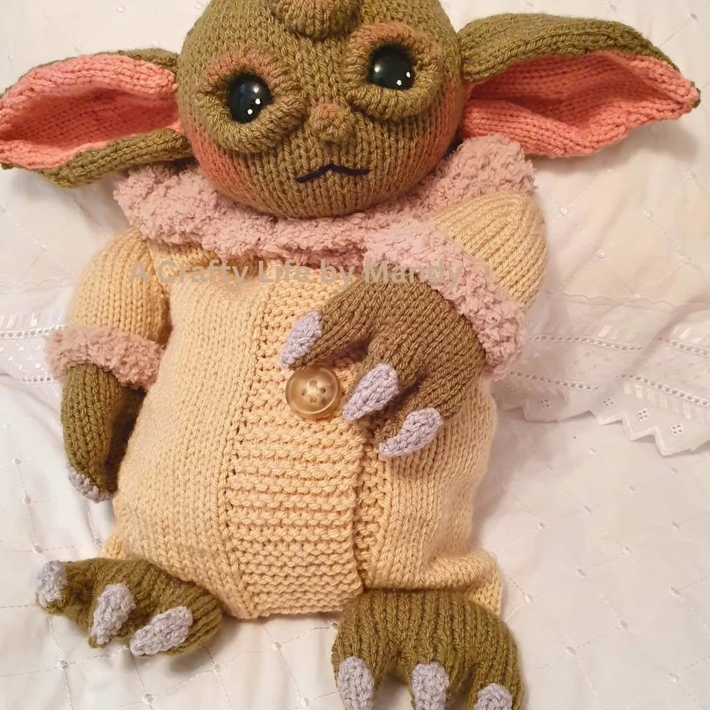** May The 4th Be With You **
Good morning #crafters. My nod to Baby Yoda is my Green Alien Child pj/hot water bottle case.

His pattern is available from my website,  Etsy,  Ravelry and Lovecrafts 

#knittersgonnaknit #knittingpattern #starwars 

Ha
