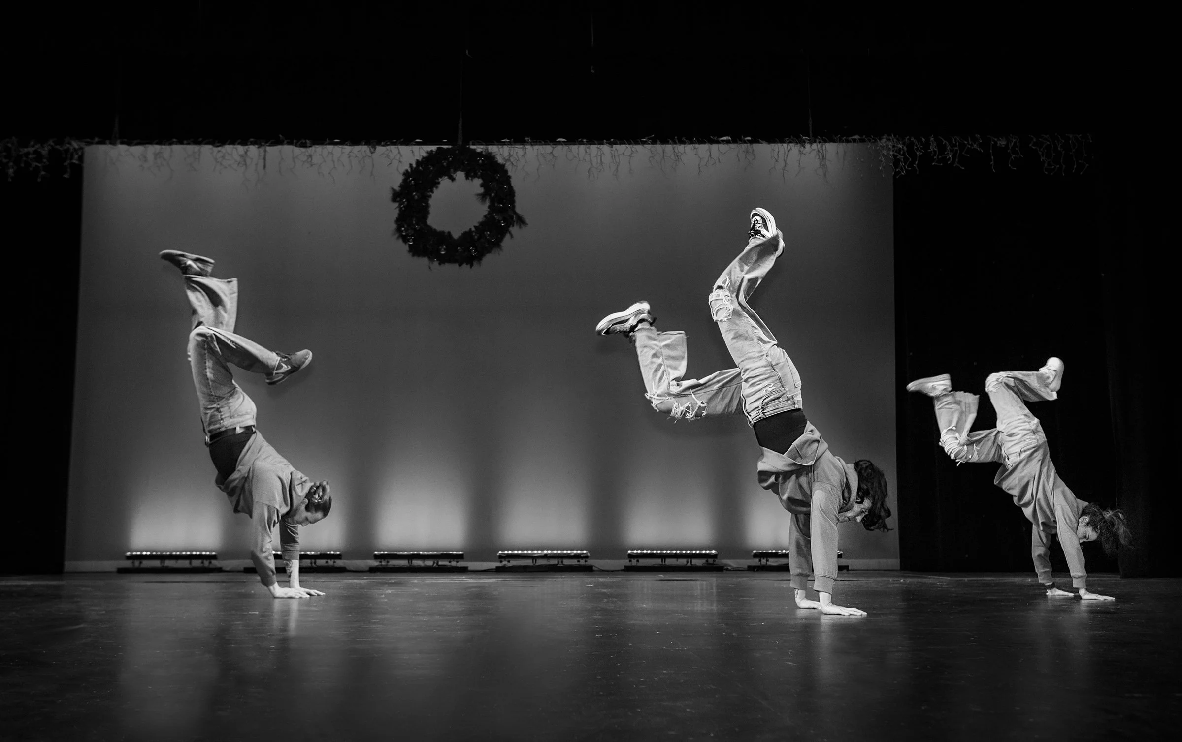 contemporary dancers