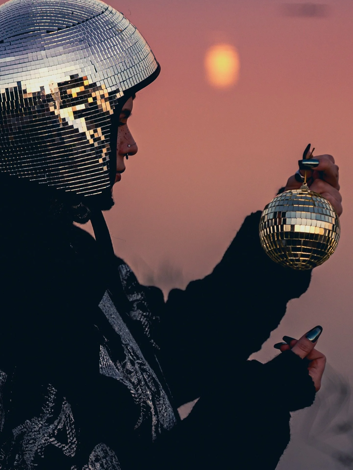 &laquo;&nbsp;Disconecteka&nbsp;&raquo; interpr&eacute;t&eacute;e par @thesnapeofhugin 👩&zwj;🚀

La Lune ne m&rsquo;a pas trahie.
J&rsquo;agis dans la nuit comme un papillon de lumi&egrave;re que le Soleil aurait meurtri.
Rev&ecirc;tant mon costume d