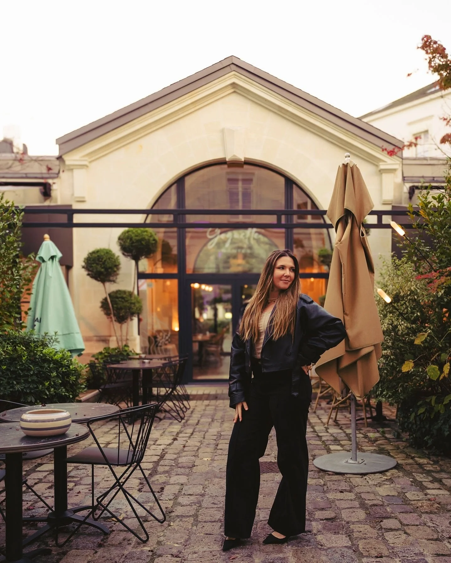 Quoi de plus chaleureux que f&ecirc;ter un anniv-shooting entre copines dans un haut lieu nantais ? 

Cadeau d&rsquo;anniversaire &agrave; travers mon Nikon 📸

@goguette.nantes Merci tout particuli&egrave;rement pour votre accueil sympathique et agr